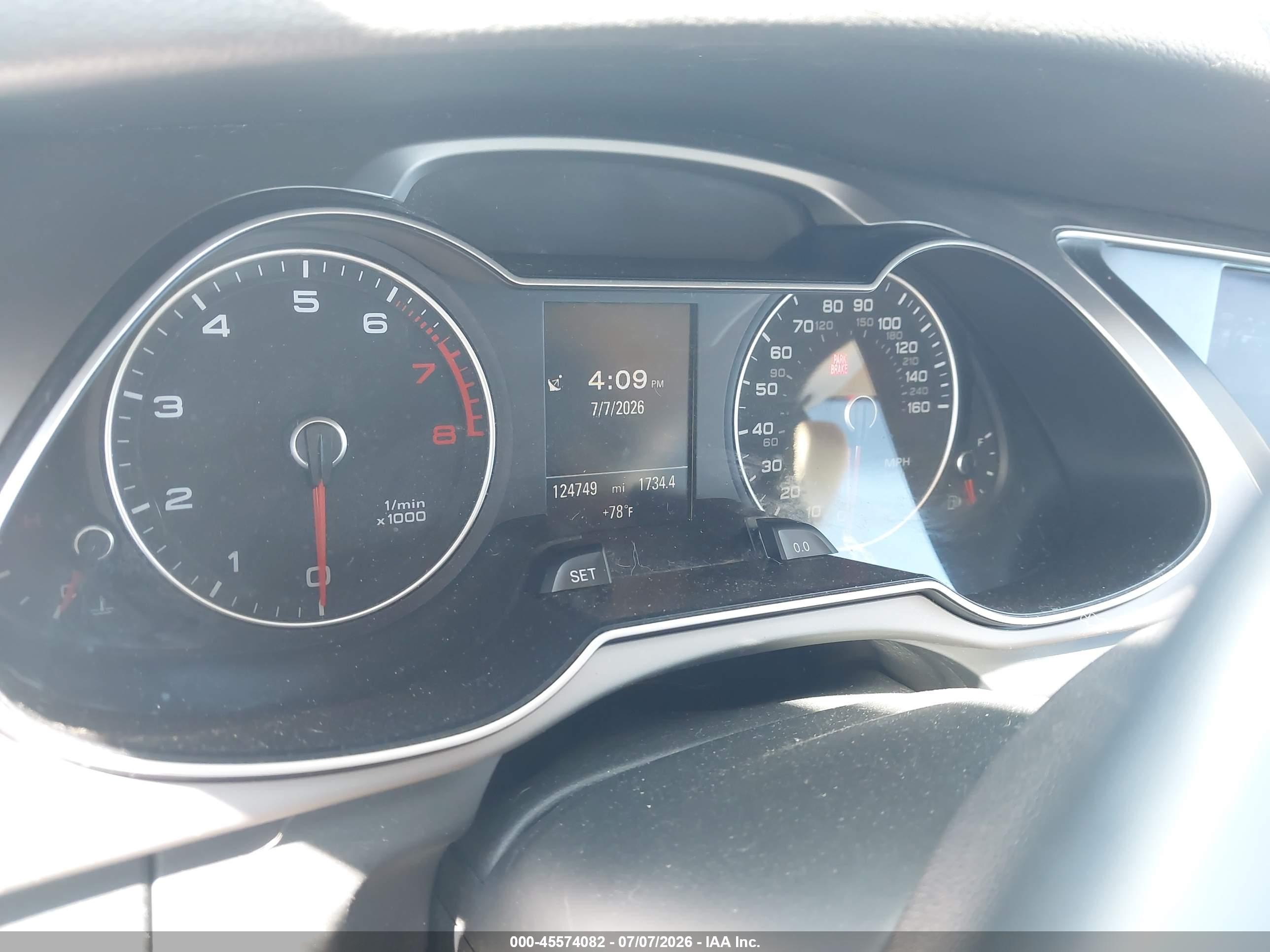 2015 Audi A4 2.0t Premium White vin: WAUFFAFL1FN003854