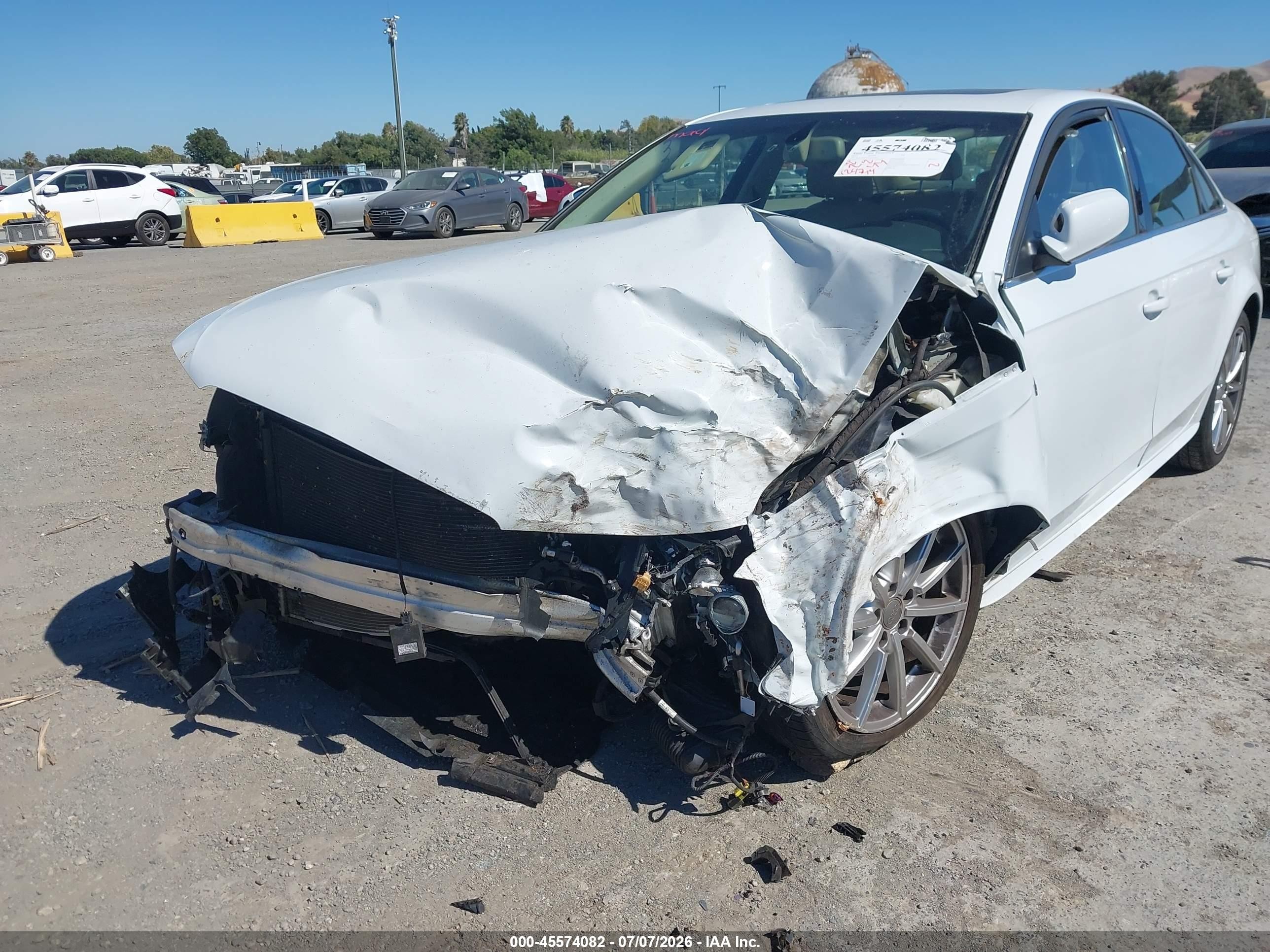 2015 Audi A4 2.0t Premium White vin: WAUFFAFL1FN003854