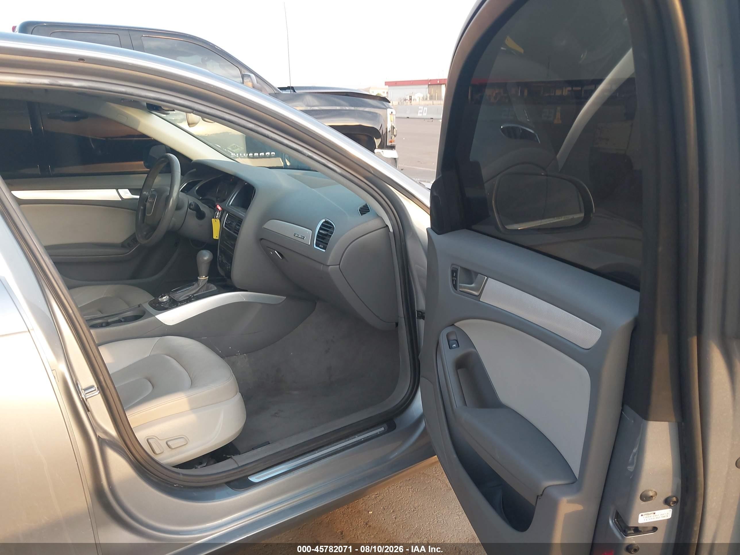 2011 Audi A4 2.0t Premium Silver vin: WAUFFAFL2BN026179