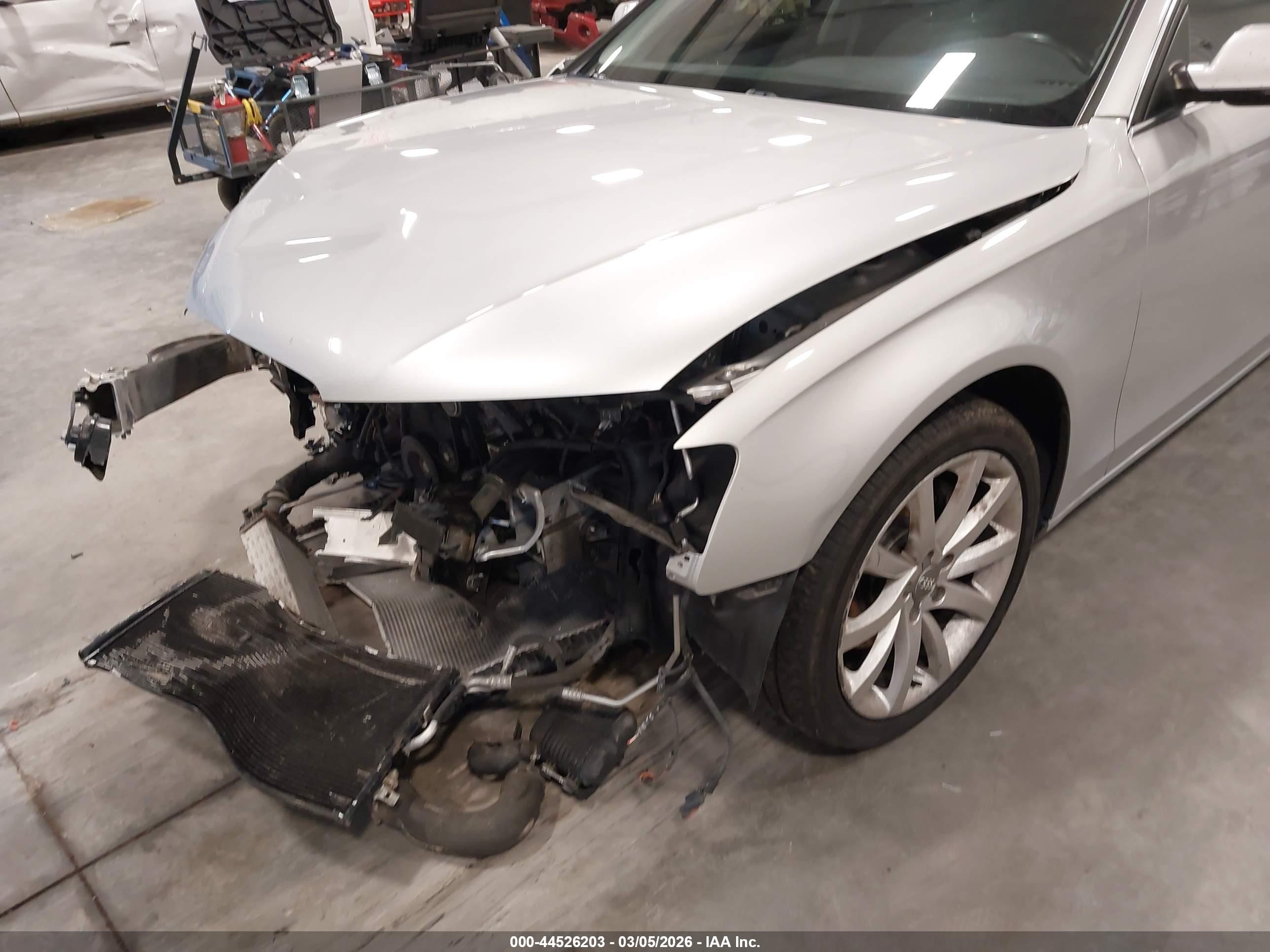 2013 Audi A4 2.0t Premium Silver vin: WAUFFAFL2DN019171