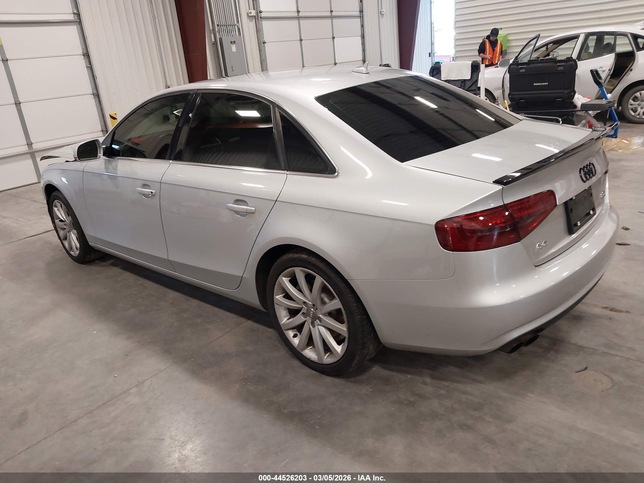 2013 Audi A4 2.0t Premium Silver vin: WAUFFAFL2DN019171