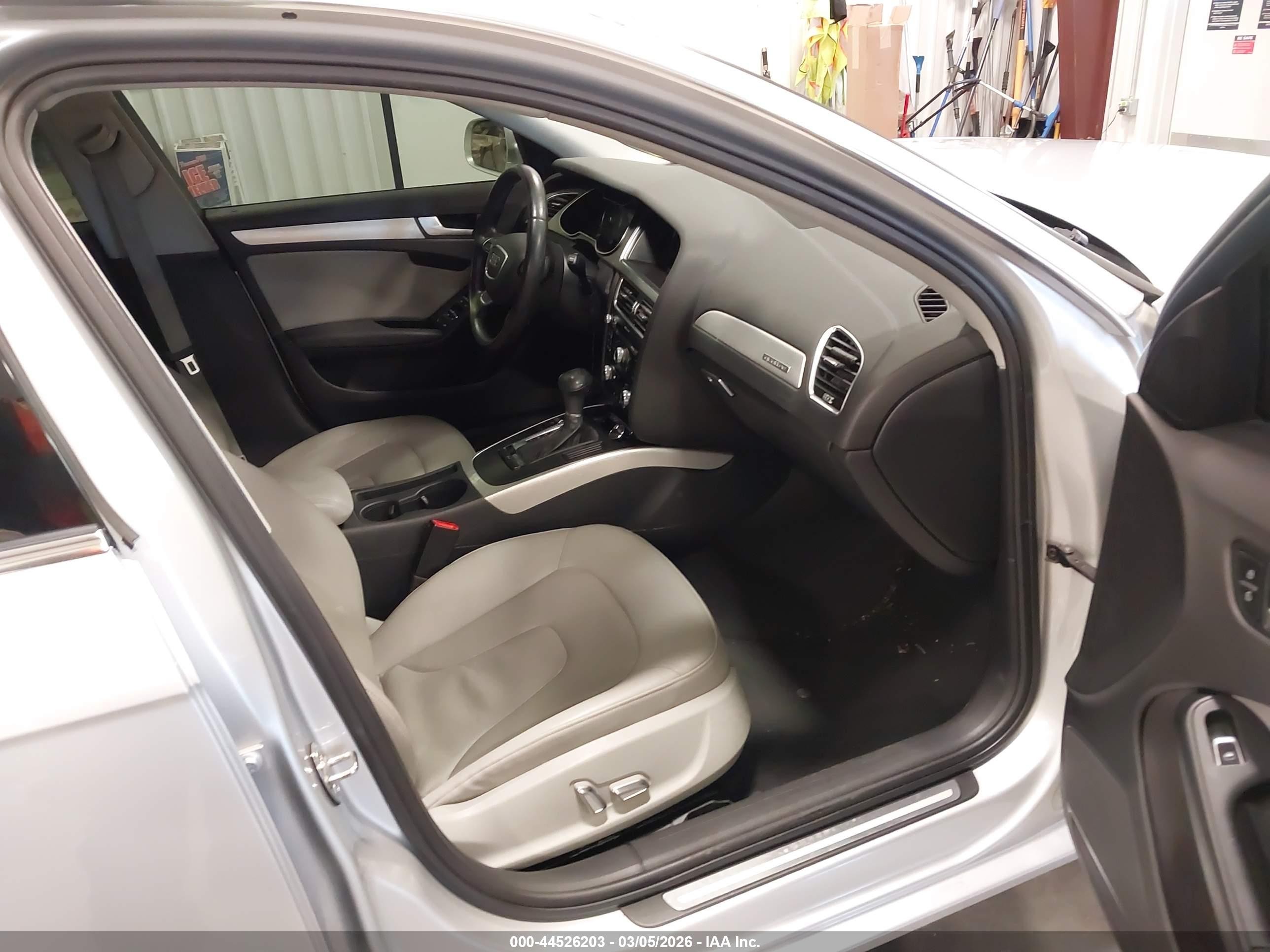 2013 Audi A4 2.0t Premium Silver vin: WAUFFAFL2DN019171