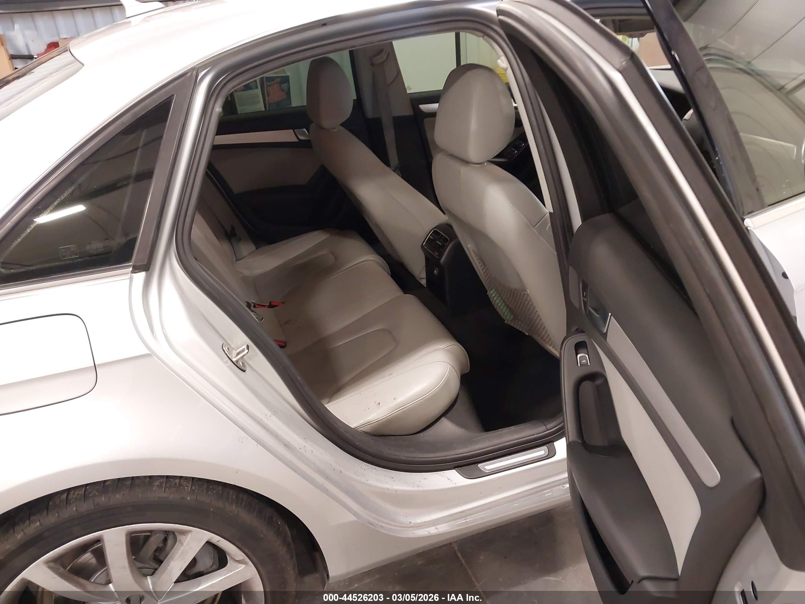 2013 Audi A4 2.0t Premium Silver vin: WAUFFAFL2DN019171