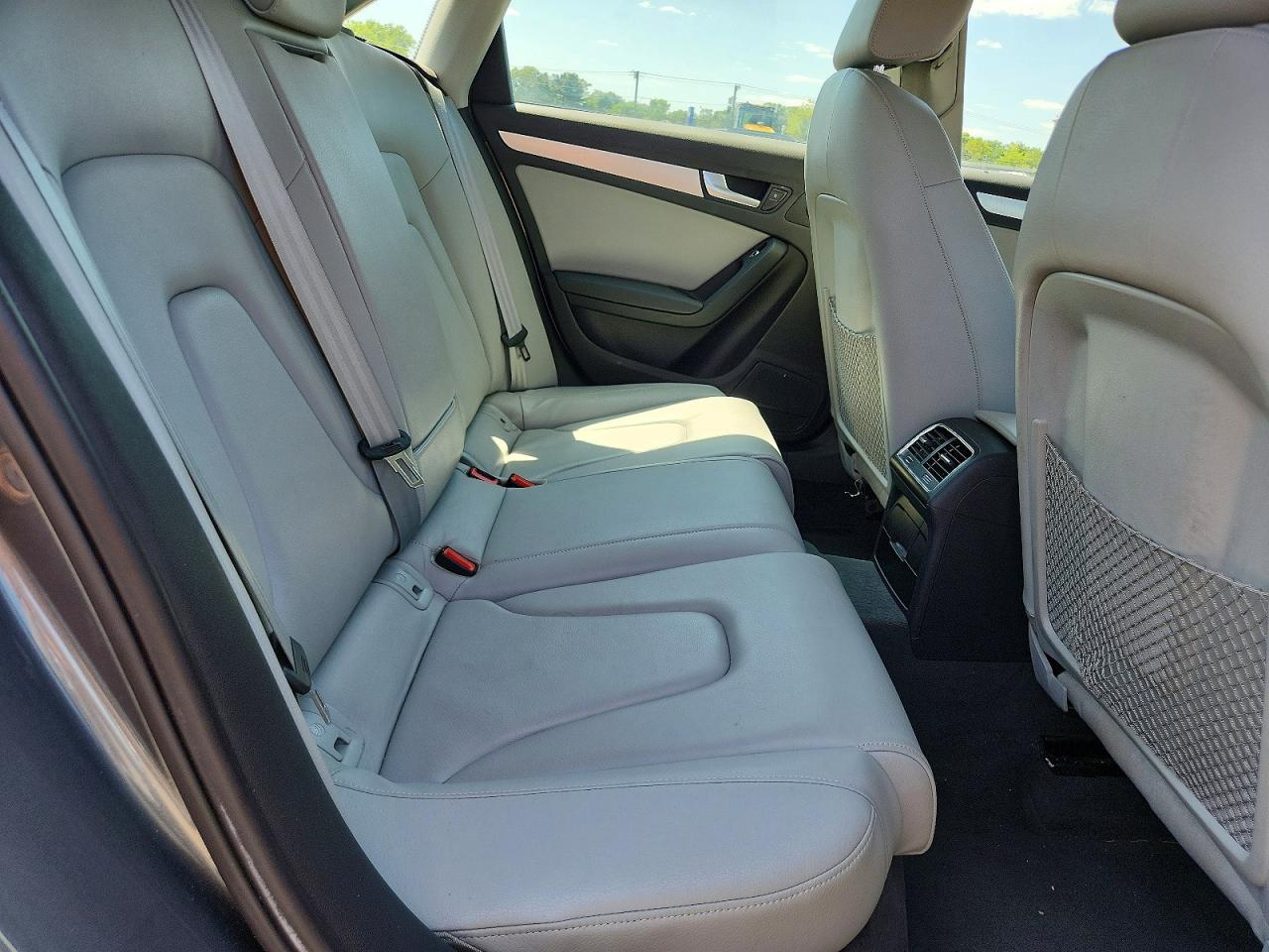 2014 Audi A4 Premium Plus Серебряный vin: WAUFFAFL2EN008270