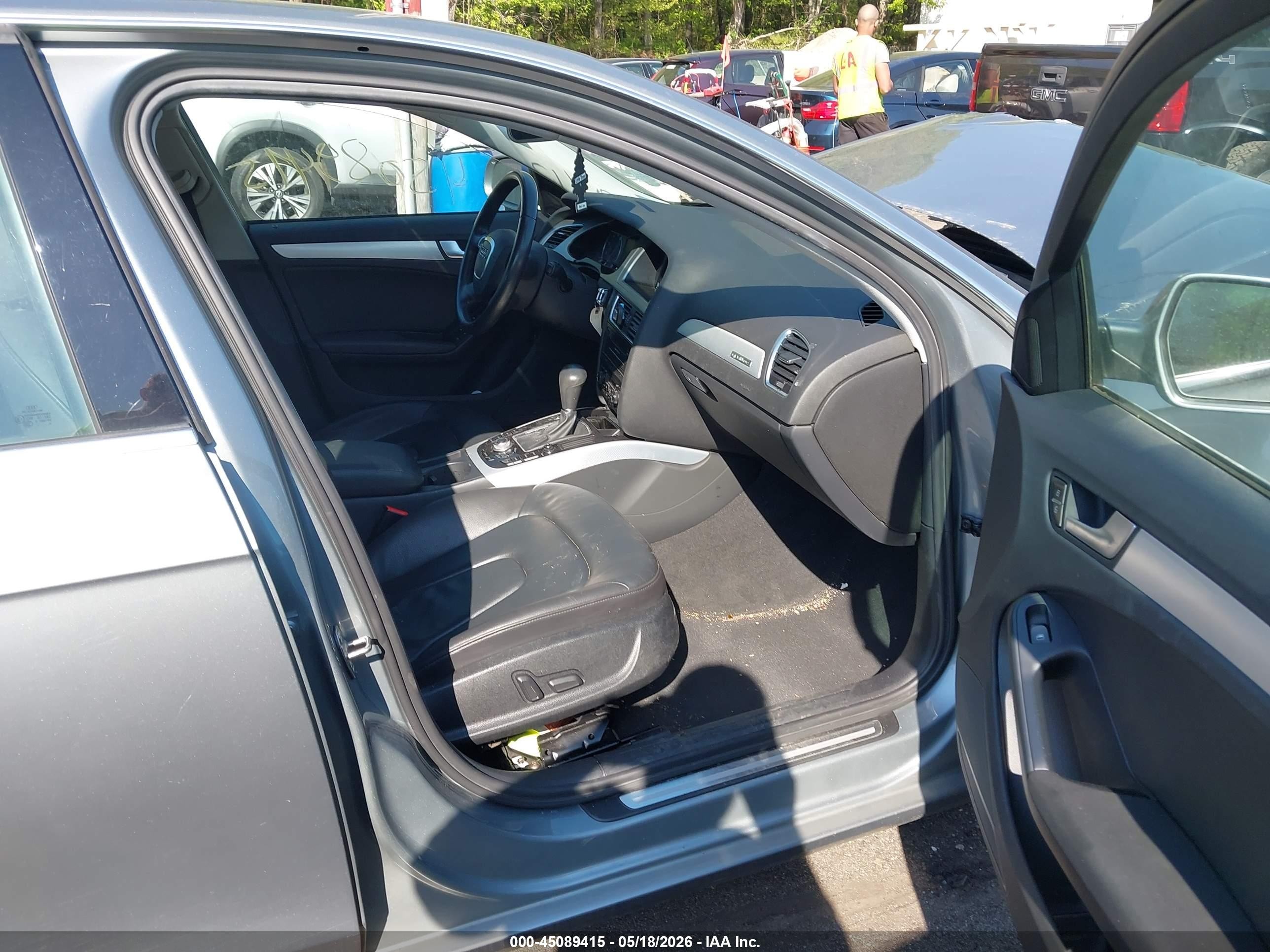 2010 Audi A4 2.0t Premium Silver vin: WAUFFAFL3AN059304