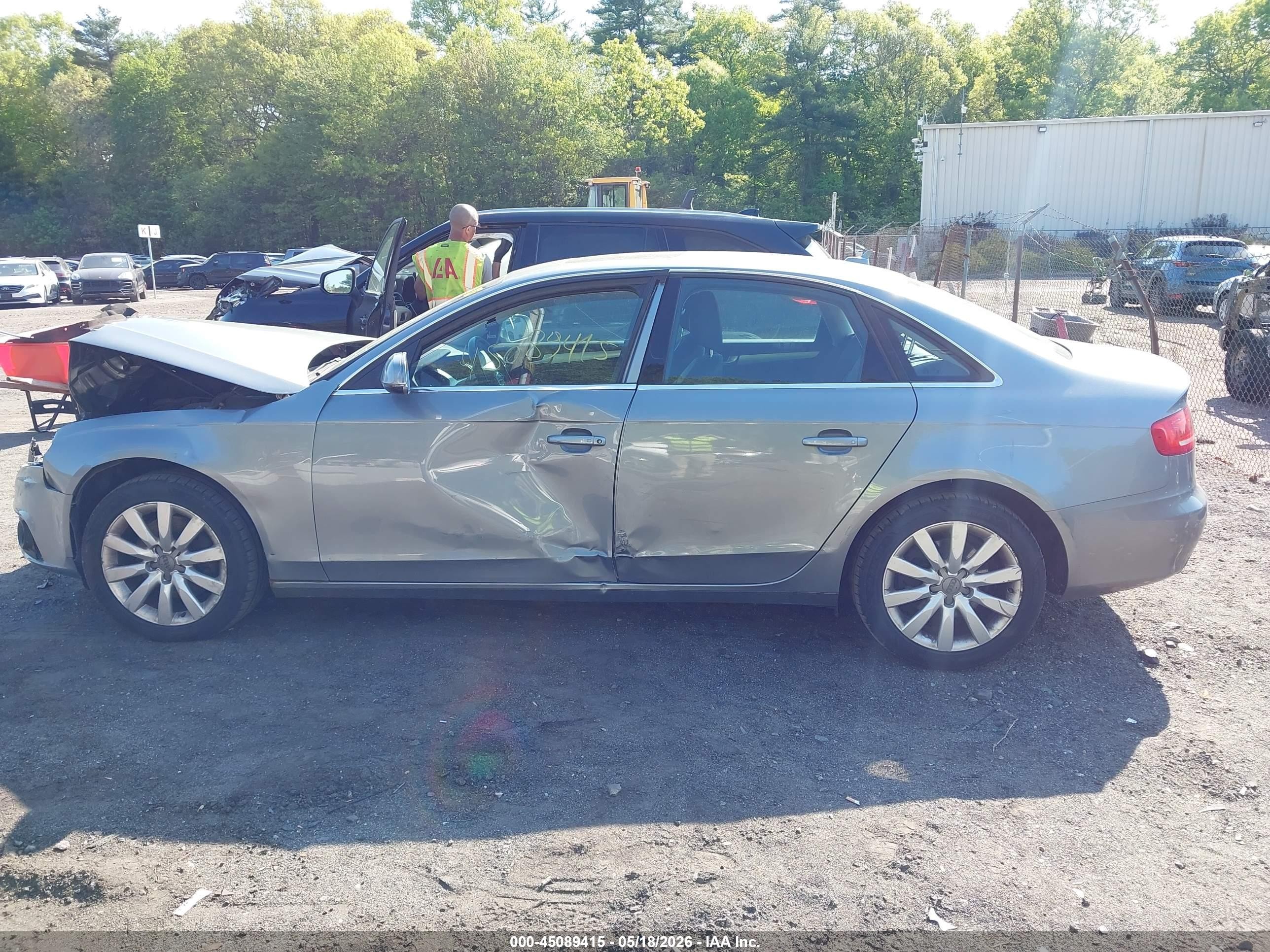 2010 Audi A4 2.0t Premium Silver vin: WAUFFAFL3AN059304