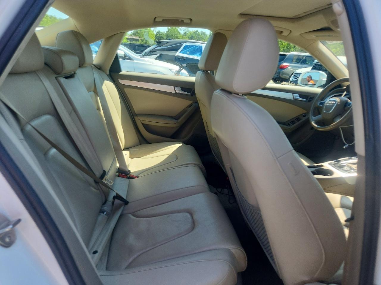 2011 Audi A4 Premium Plus White vin: WAUFFAFL4BA055867