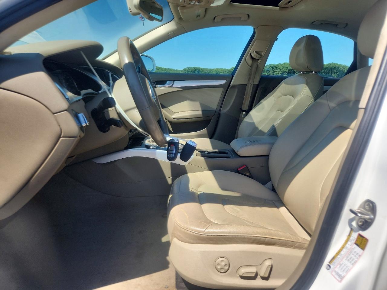 2011 Audi A4 Premium Plus White vin: WAUFFAFL4BA055867