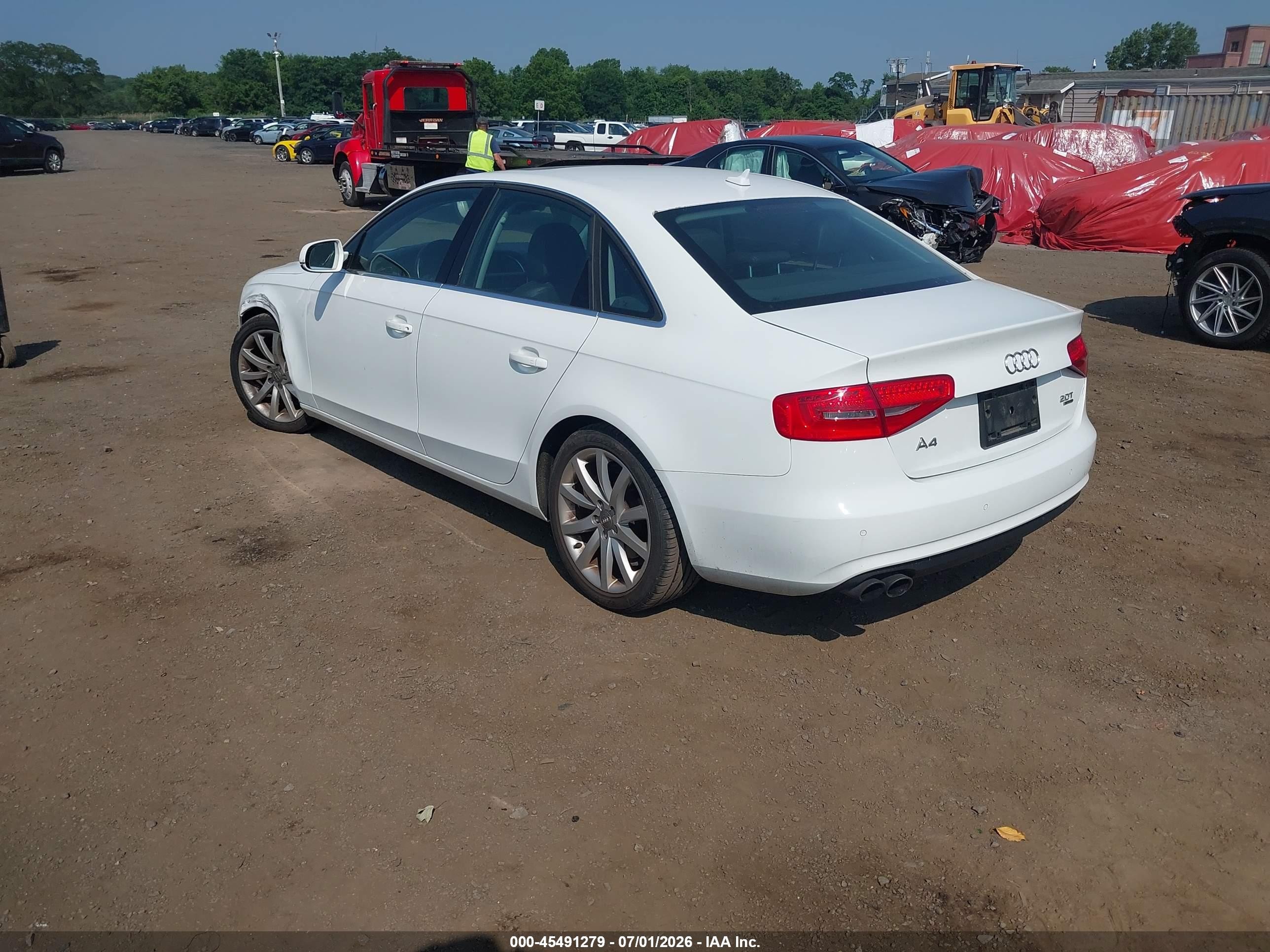 2013 Audi A4 2.0t Premium Белый vin: WAUFFAFL5DN033128