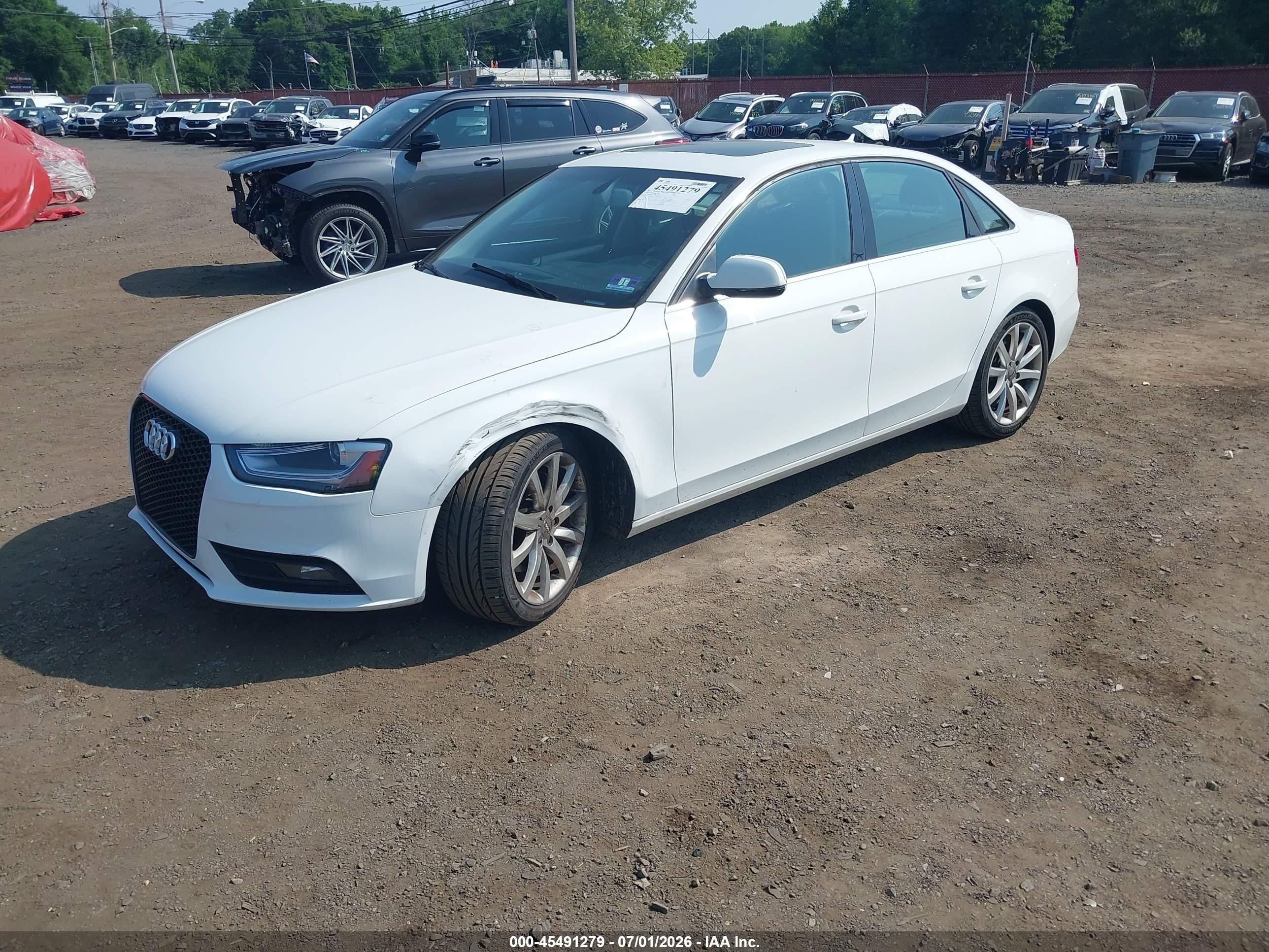 2013 Audi A4 2.0t Premium Белый vin: WAUFFAFL5DN033128
