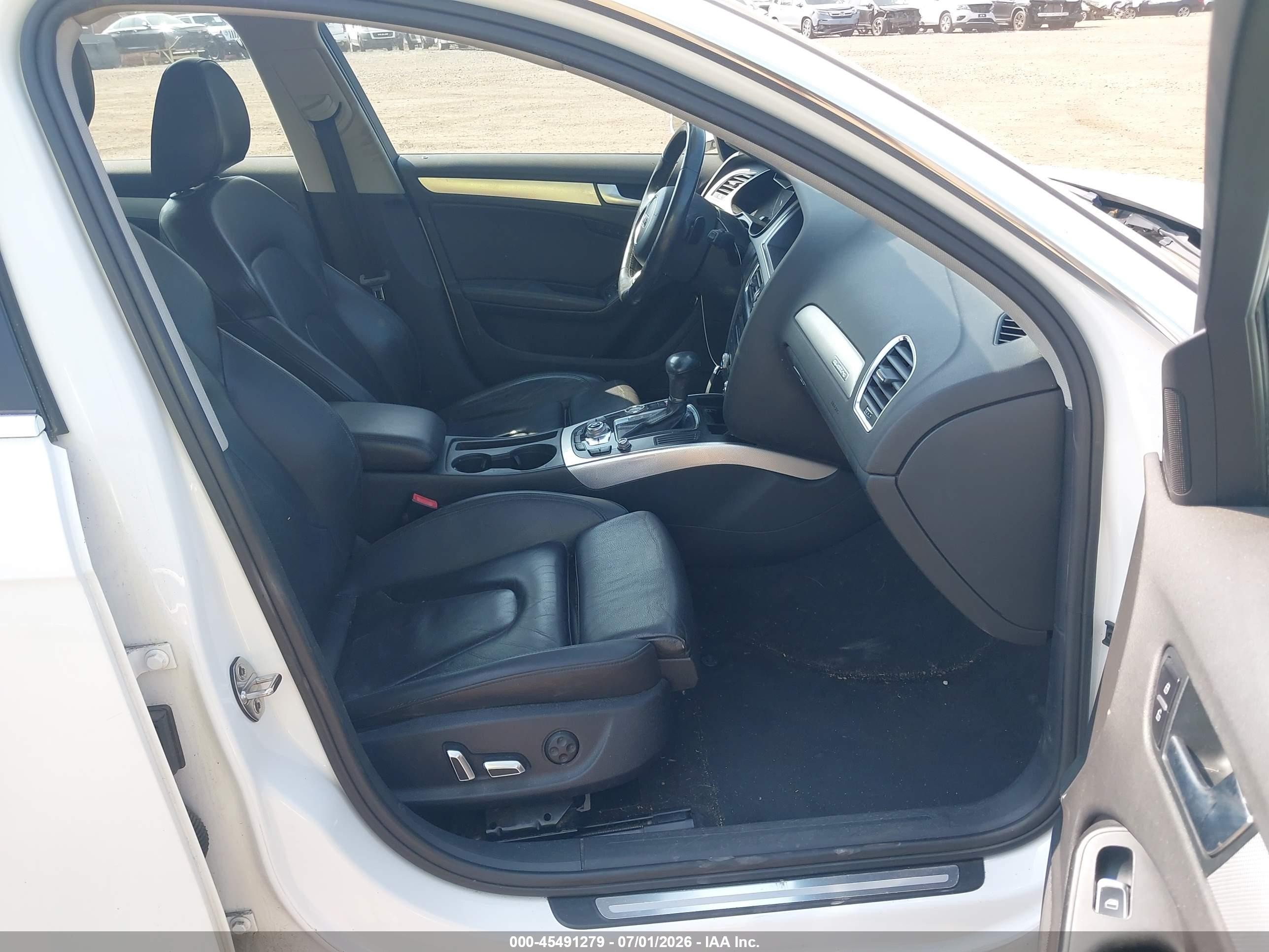 2013 Audi A4 2.0t Premium Белый vin: WAUFFAFL5DN033128