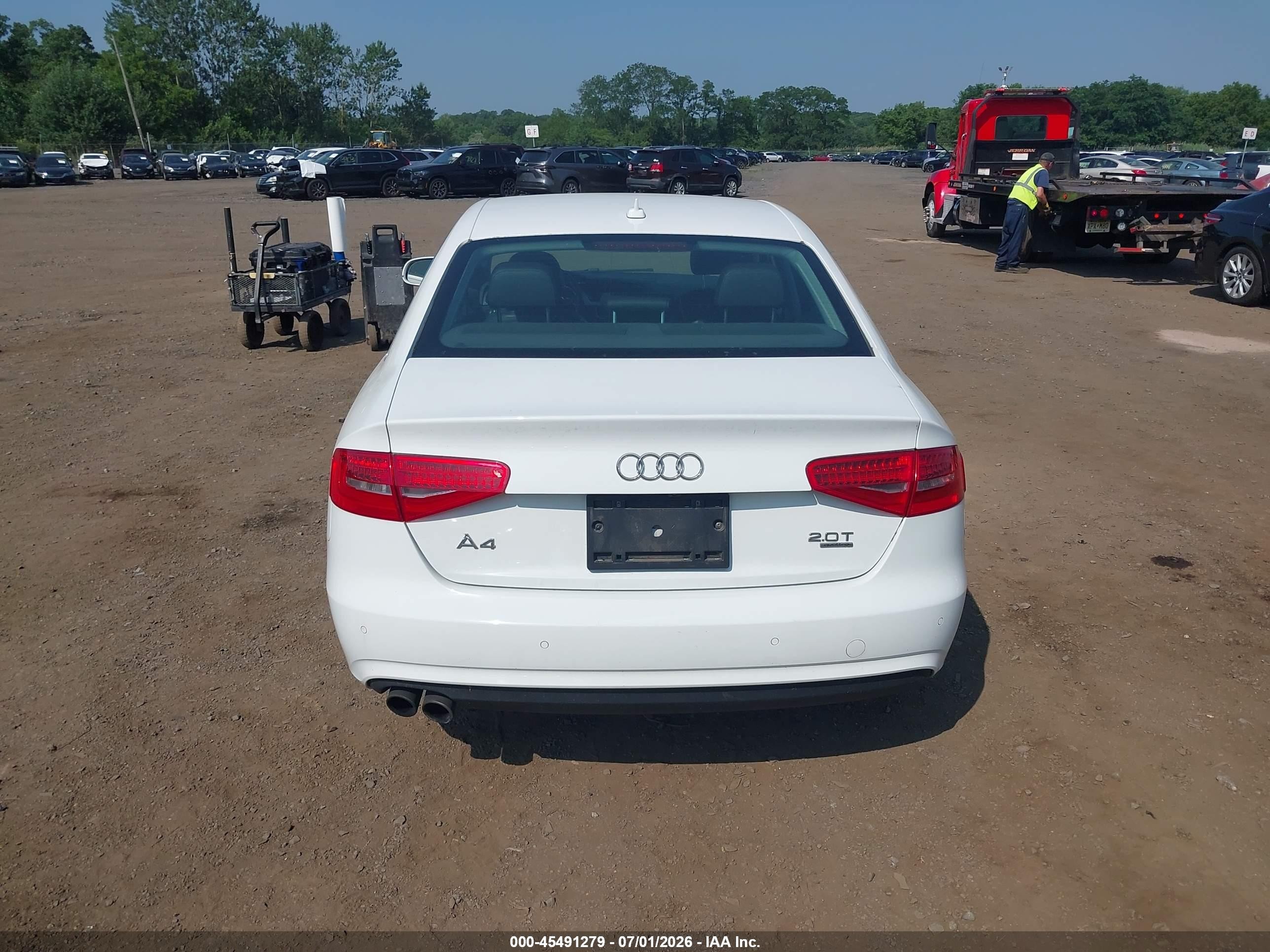 2013 Audi A4 2.0t Premium Белый vin: WAUFFAFL5DN033128
