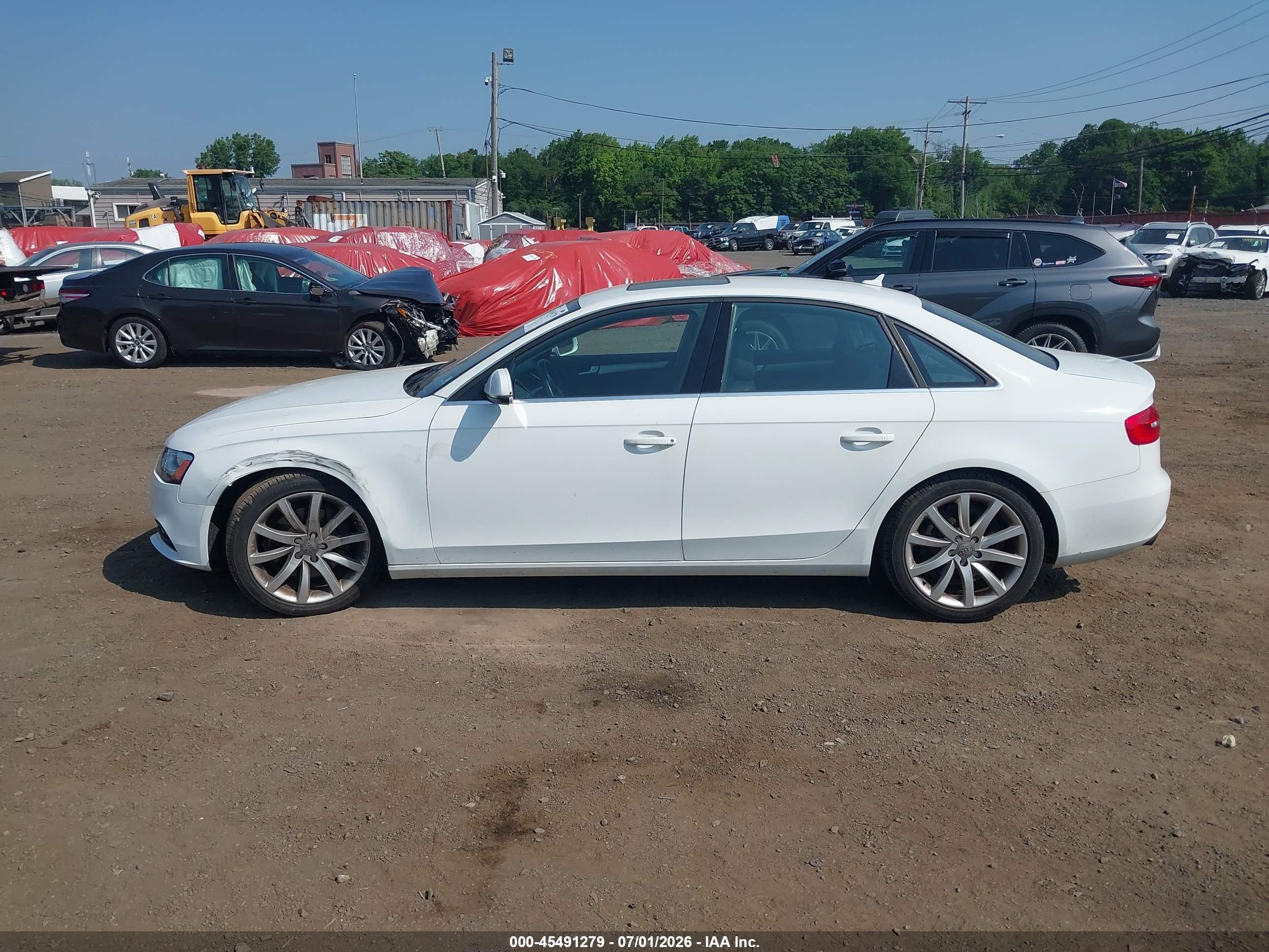 2013 Audi A4 2.0t Premium Белый vin: WAUFFAFL5DN033128