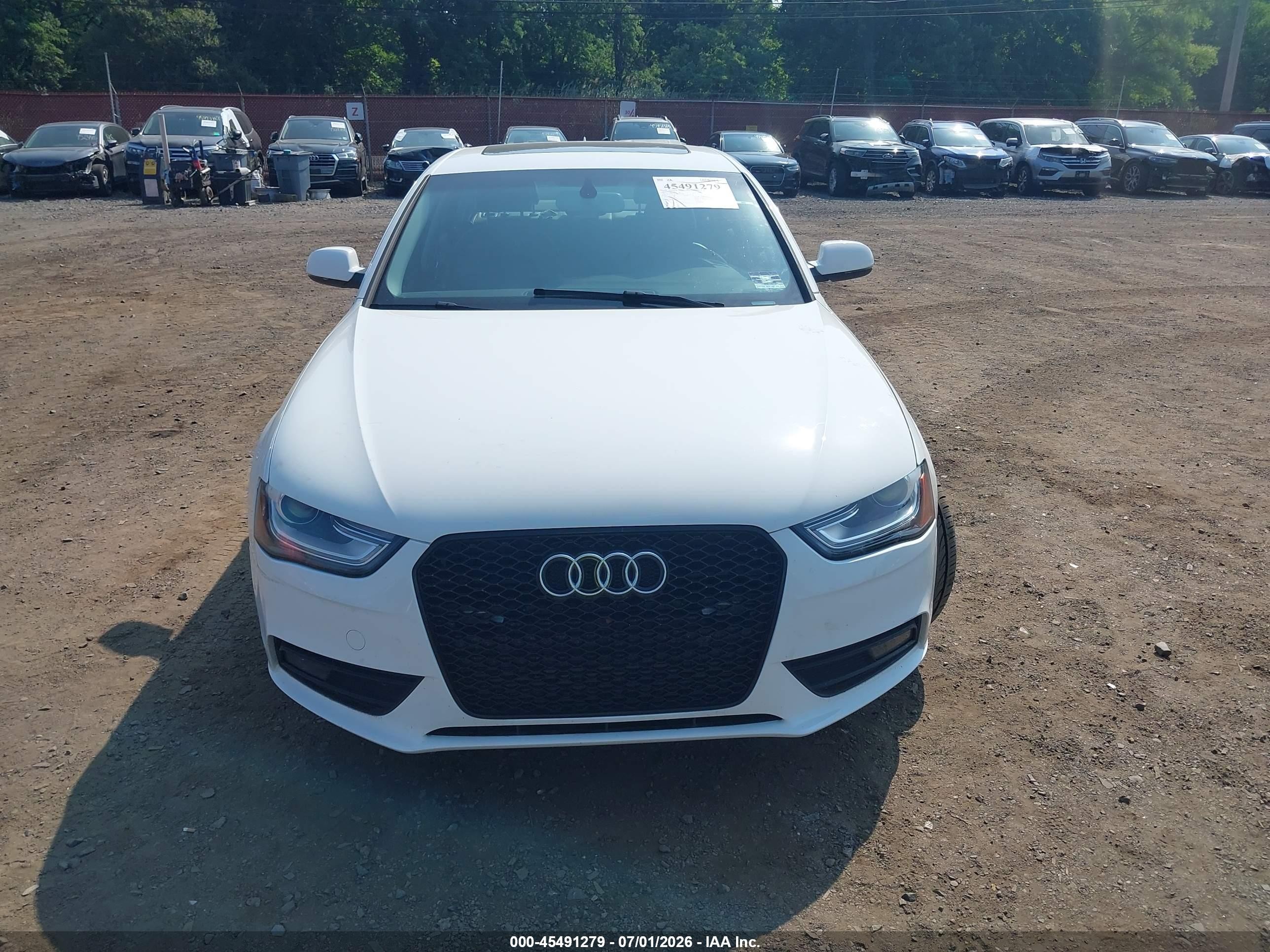 2013 Audi A4 2.0t Premium Белый vin: WAUFFAFL5DN033128