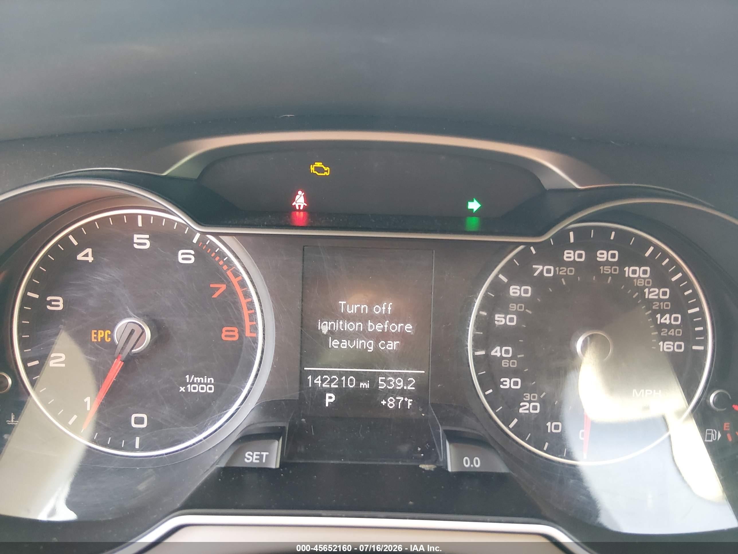 2014 Audi A4 2.0t Premium Белый vin: WAUFFAFL5EN034491