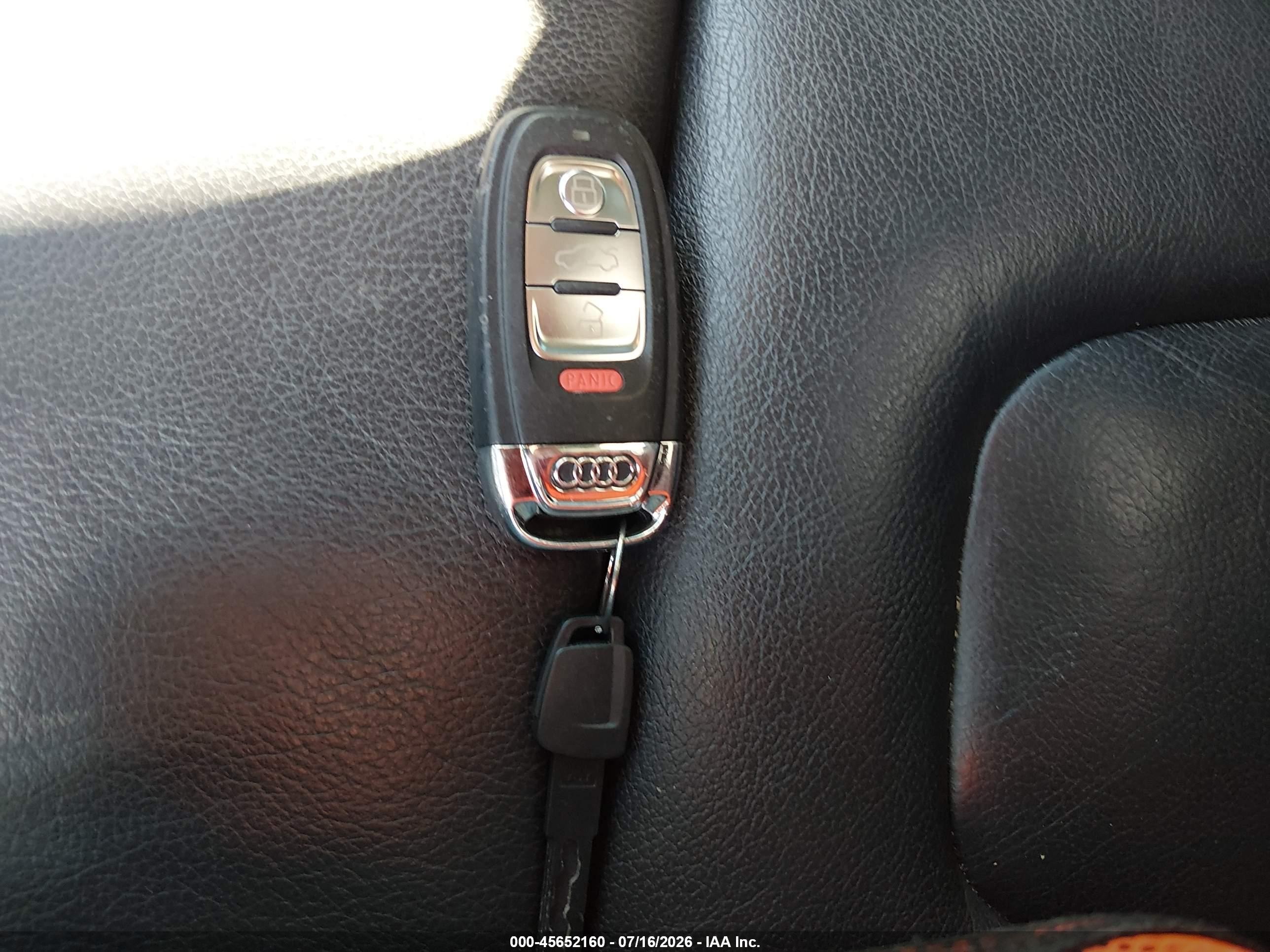 2014 Audi A4 2.0t Premium Белый vin: WAUFFAFL5EN034491