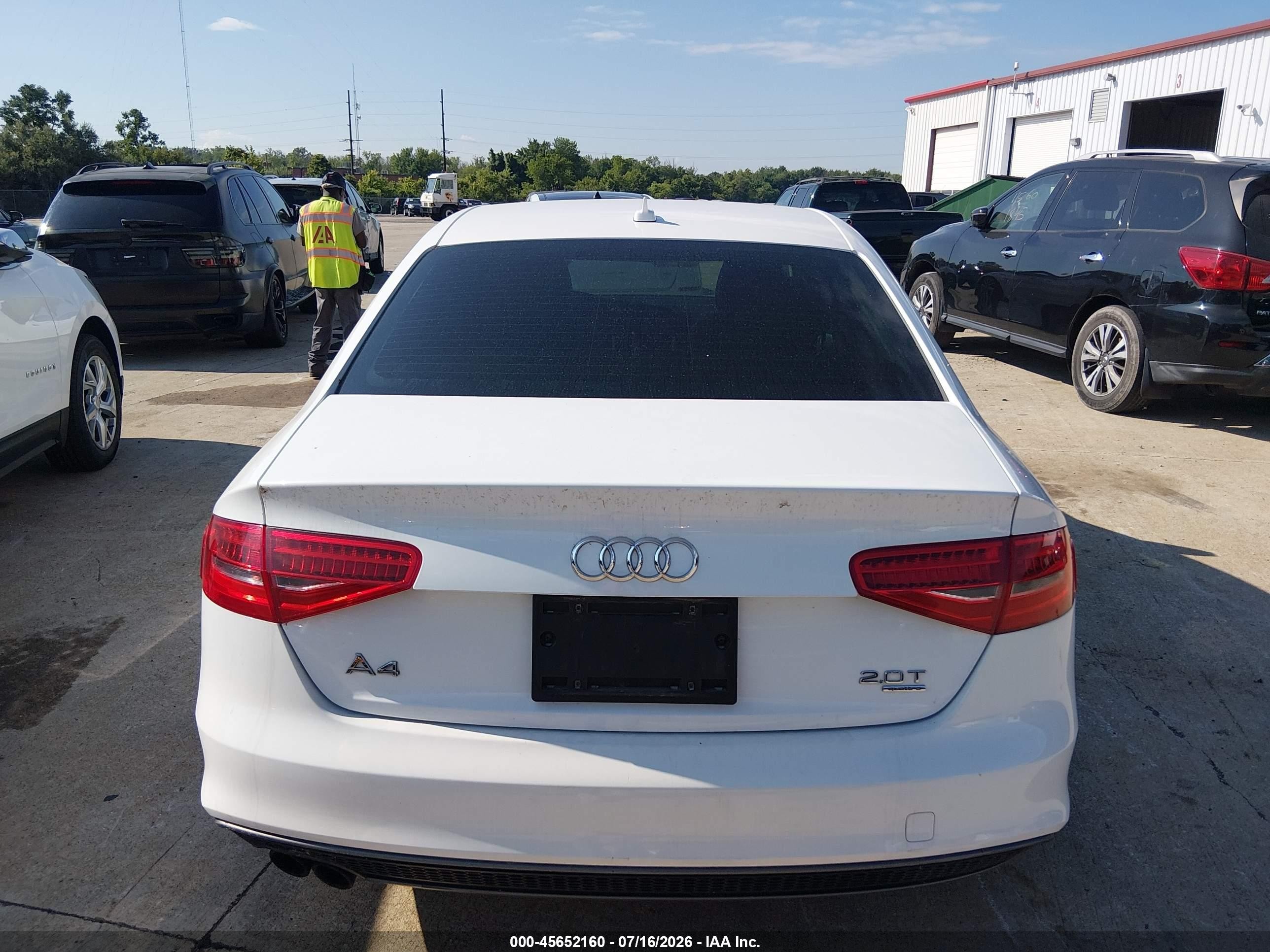 2014 Audi A4 2.0t Premium Белый vin: WAUFFAFL5EN034491