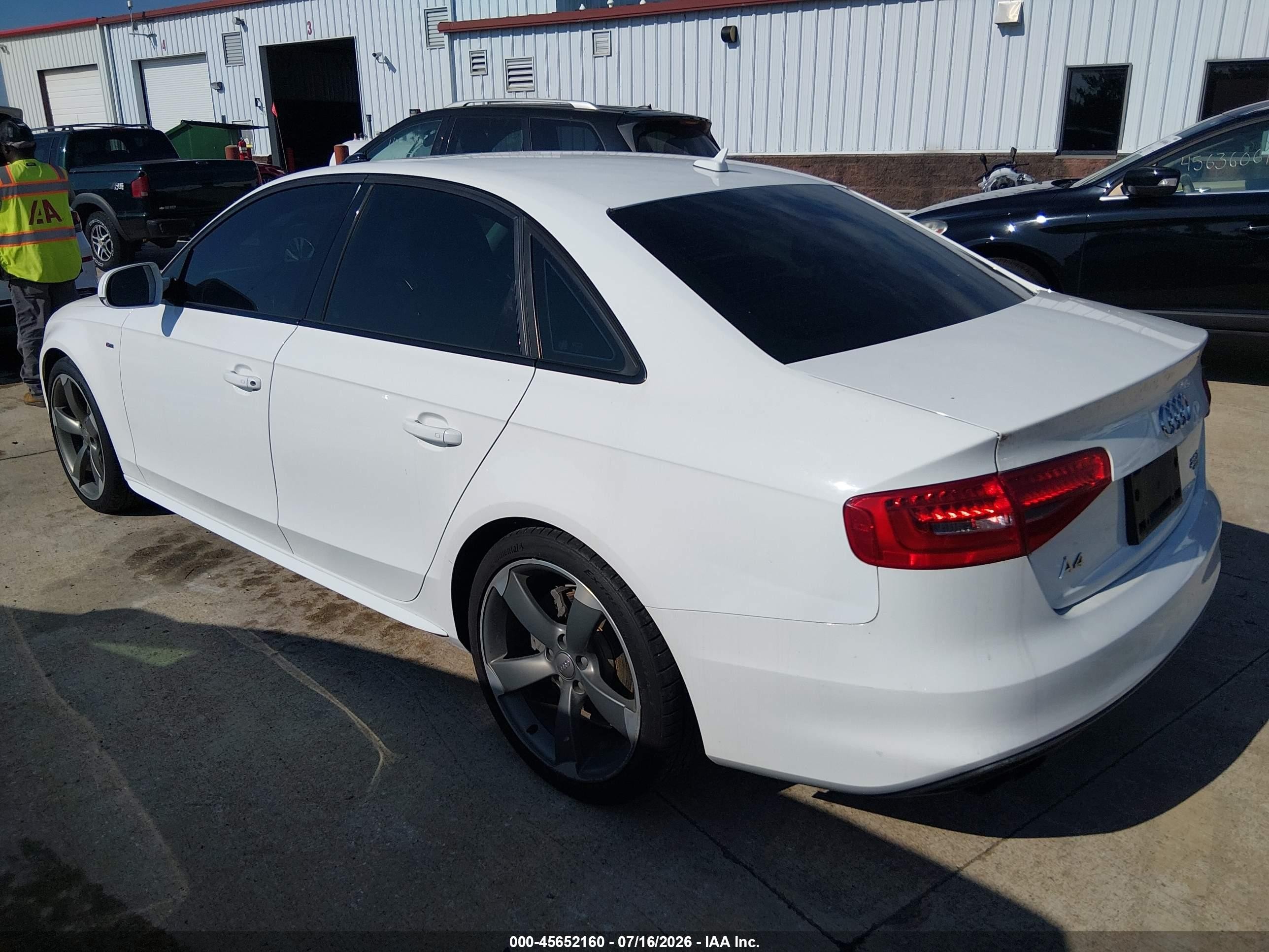 2014 Audi A4 2.0t Premium Белый vin: WAUFFAFL5EN034491
