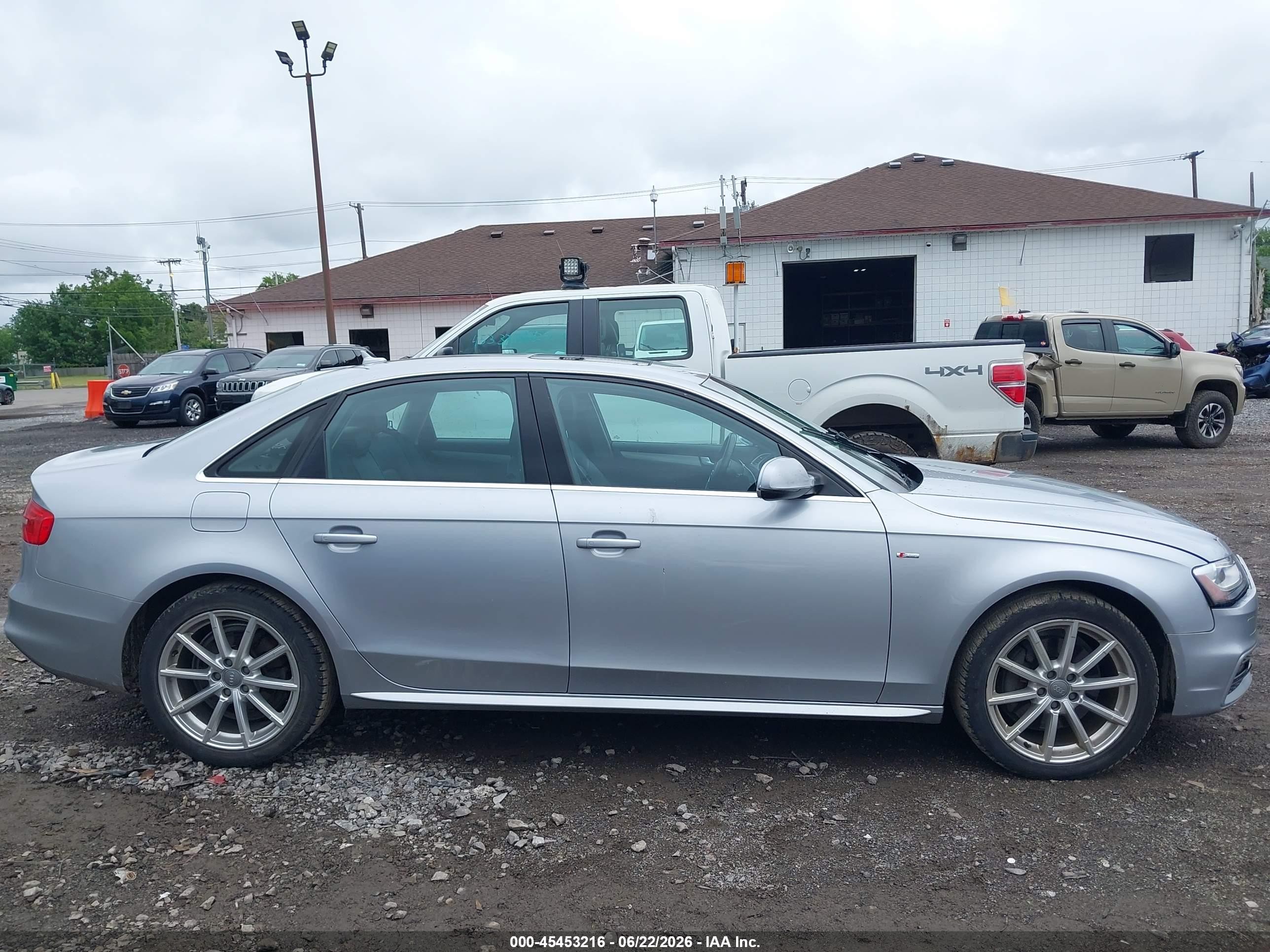 2015 Audi A4 2.0t Premium Серебряный vin: WAUFFAFL5FN005140
