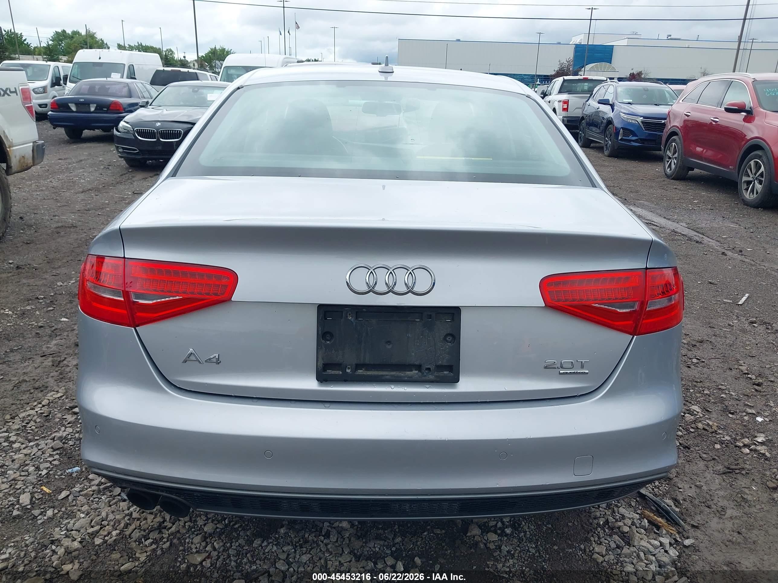 2015 Audi A4 2.0t Premium Серебряный vin: WAUFFAFL5FN005140
