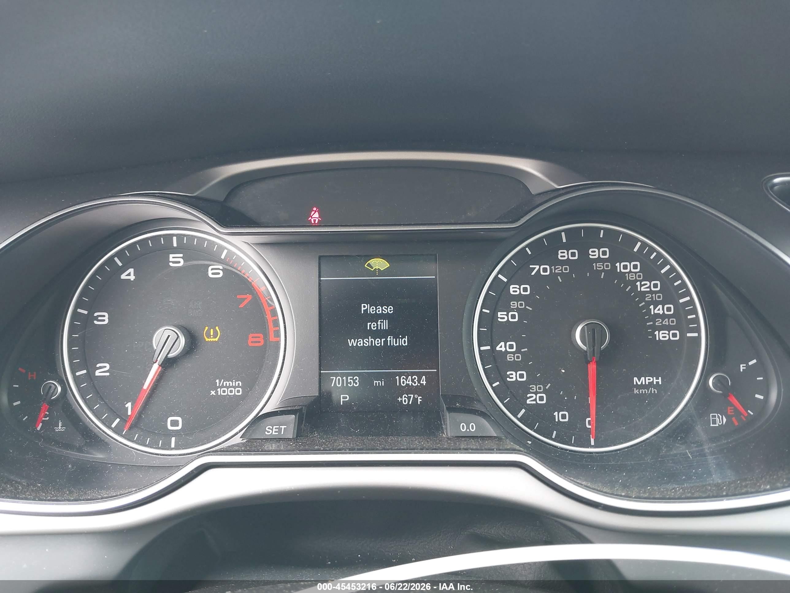 2015 Audi A4 2.0t Premium Серебряный vin: WAUFFAFL5FN005140