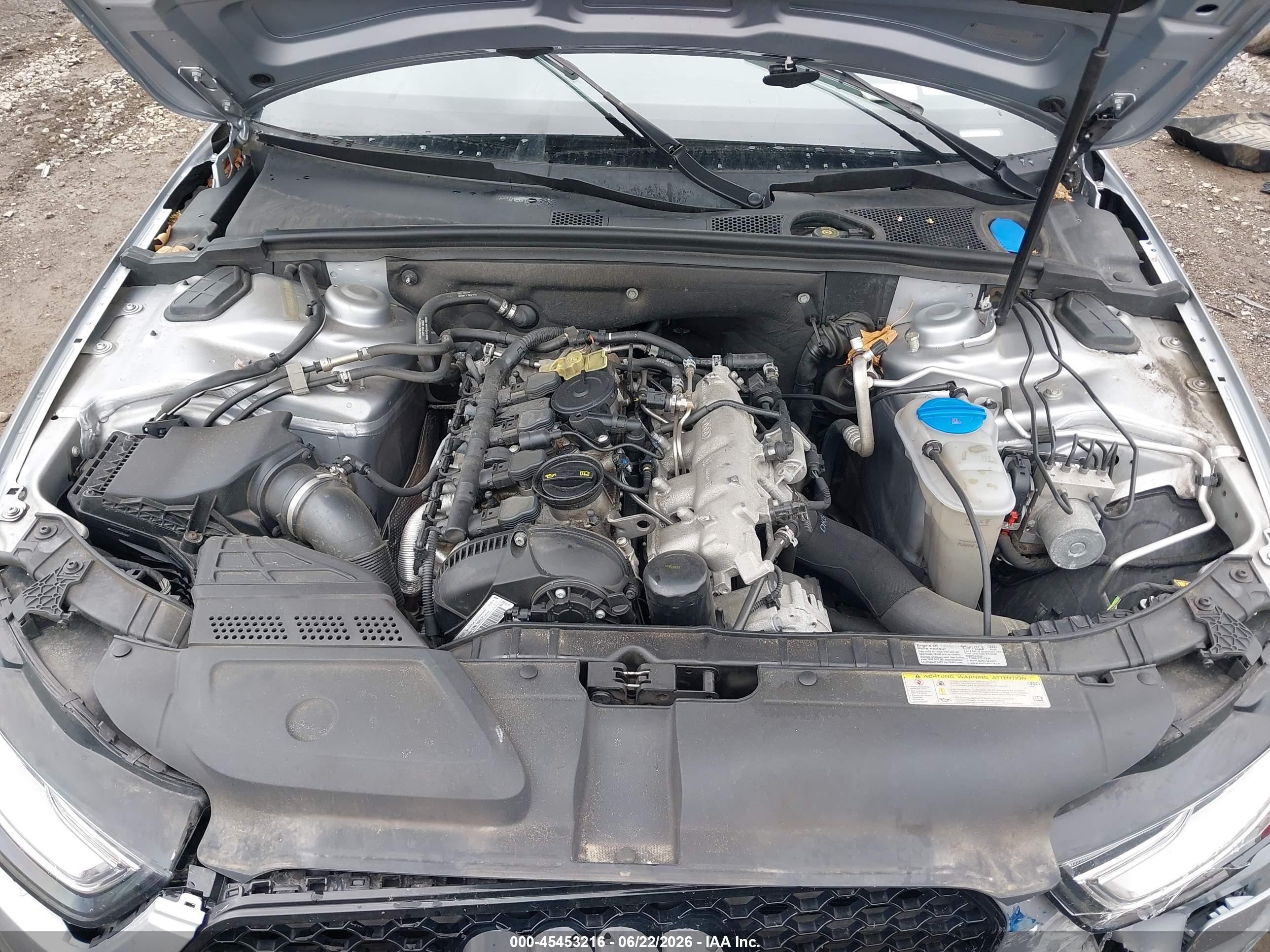 2015 Audi A4 2.0t Premium Серебряный vin: WAUFFAFL5FN005140