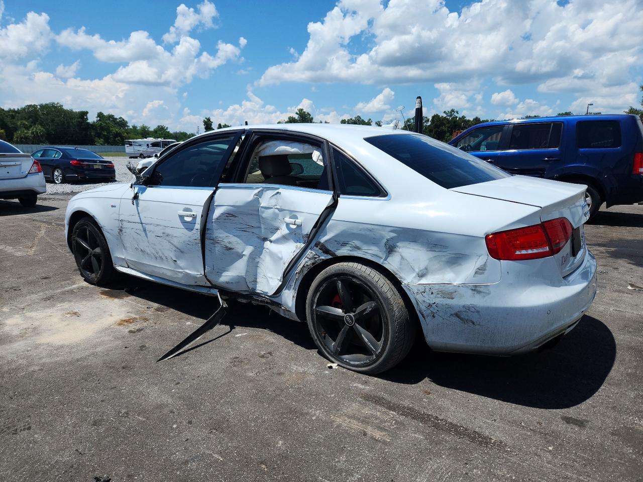 2012 Audi A4 Premium Plus Белый vin: WAUFFAFL6CN013436