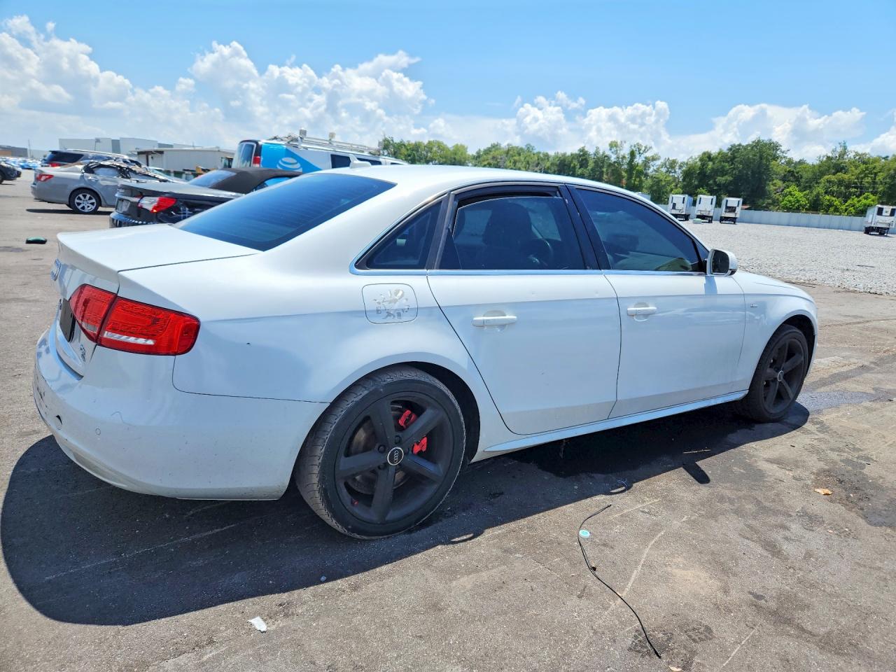 2012 Audi A4 Premium Plus Белый vin: WAUFFAFL6CN013436