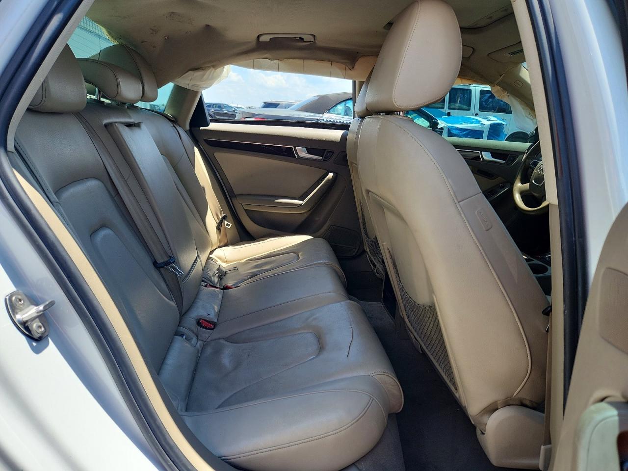 2012 Audi A4 Premium Plus Белый vin: WAUFFAFL6CN013436