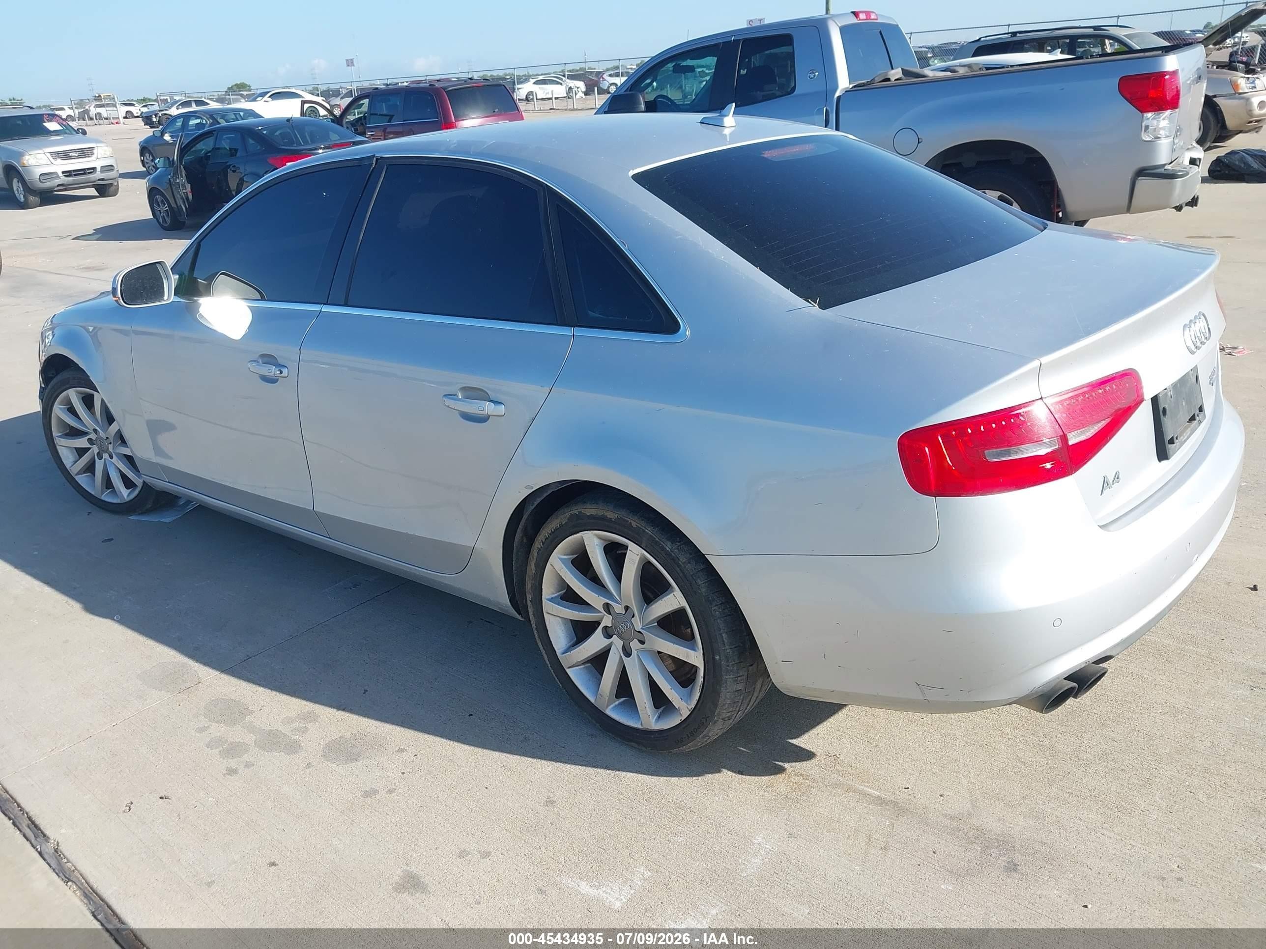 2013 Audi A4 2.0t Premium Серебряный vin: WAUFFAFL6DN006326