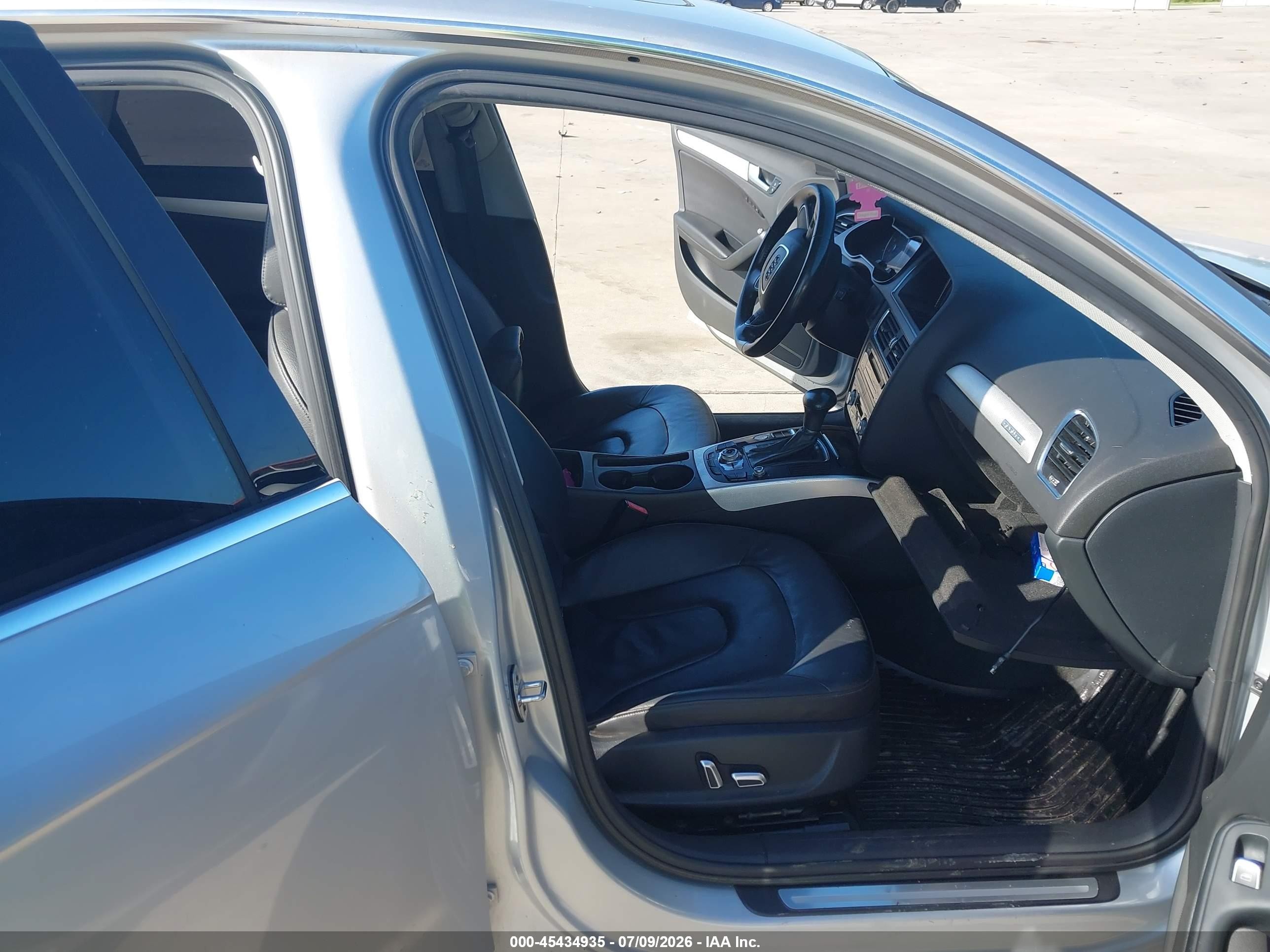 2013 Audi A4 2.0t Premium Серебряный vin: WAUFFAFL6DN006326