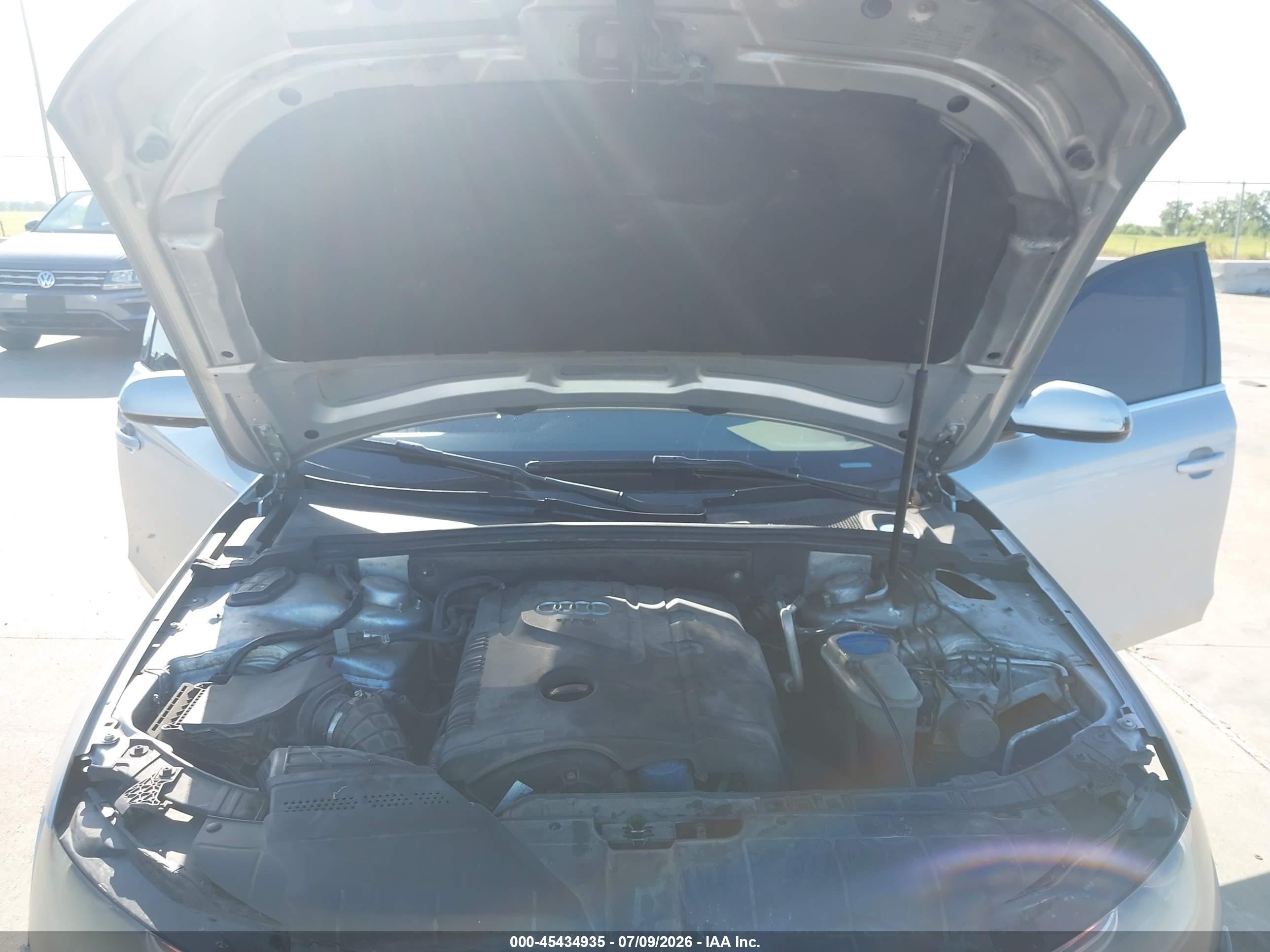 2013 Audi A4 2.0t Premium Серебряный vin: WAUFFAFL6DN006326
