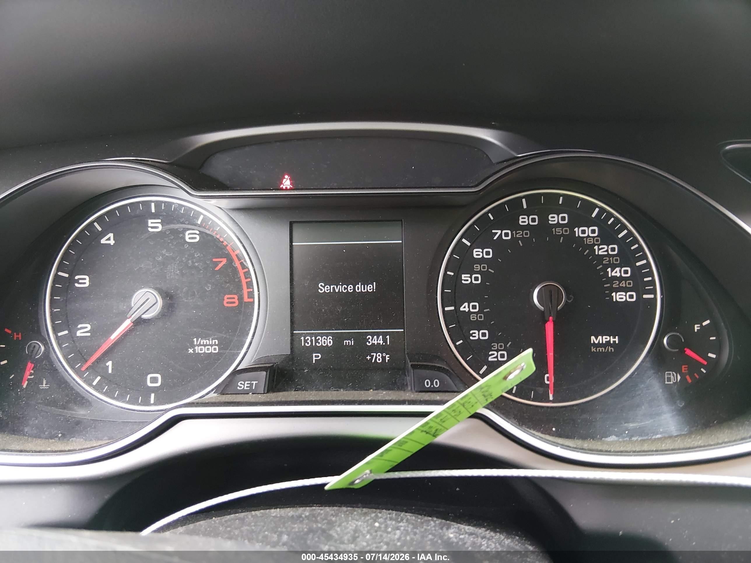 2013 Audi A4 2.0t Premium Серебряный vin: WAUFFAFL6DN006326