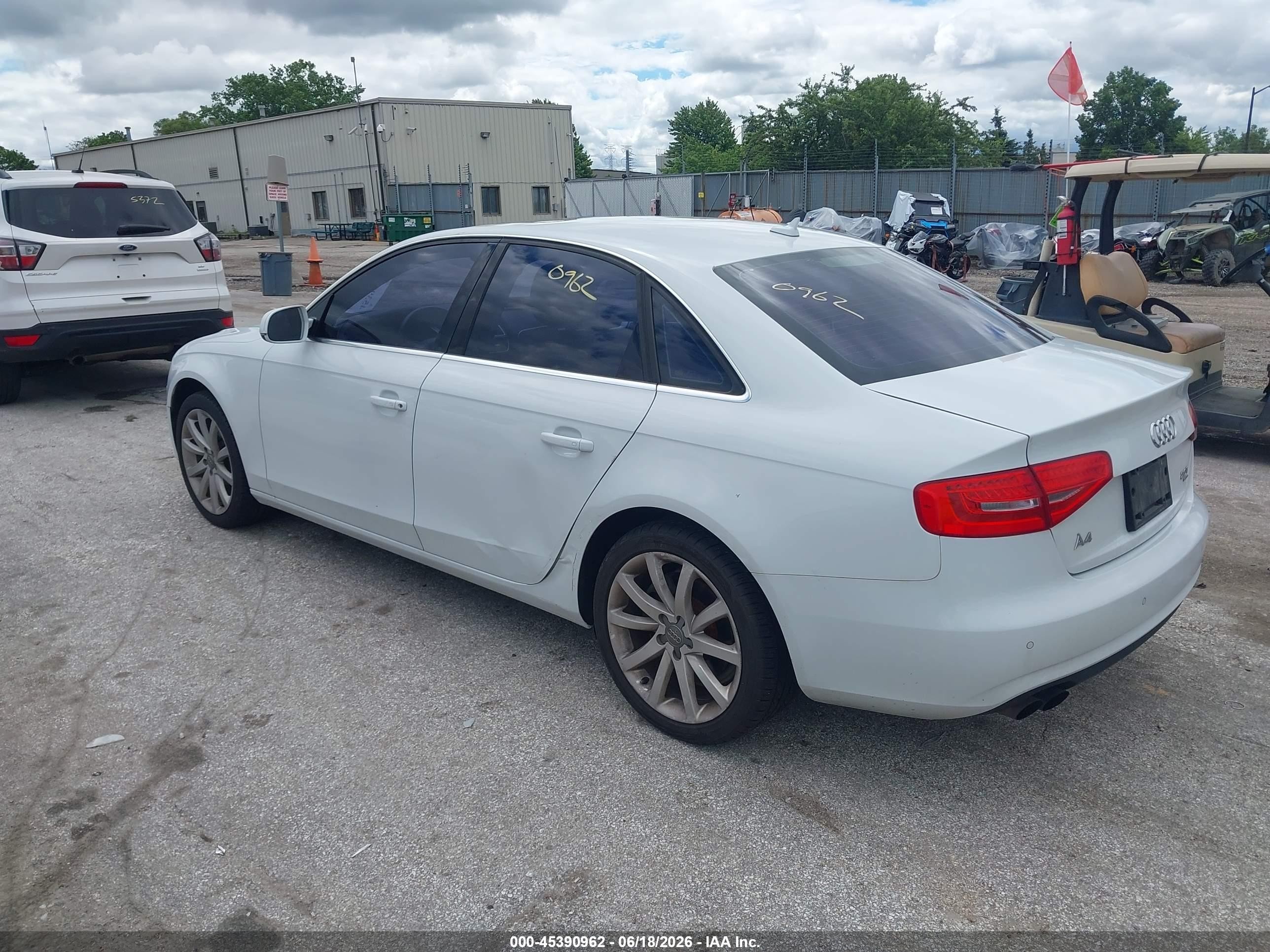 2013 Audi A4 2.0t Premium Белый vin: WAUFFAFL6DN047491