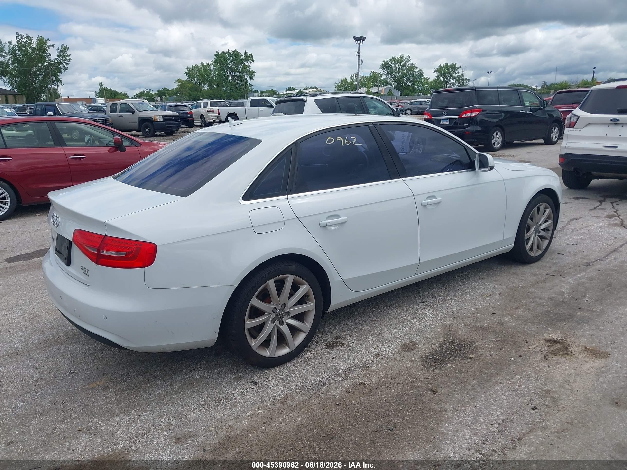 2013 Audi A4 2.0t Premium Белый vin: WAUFFAFL6DN047491