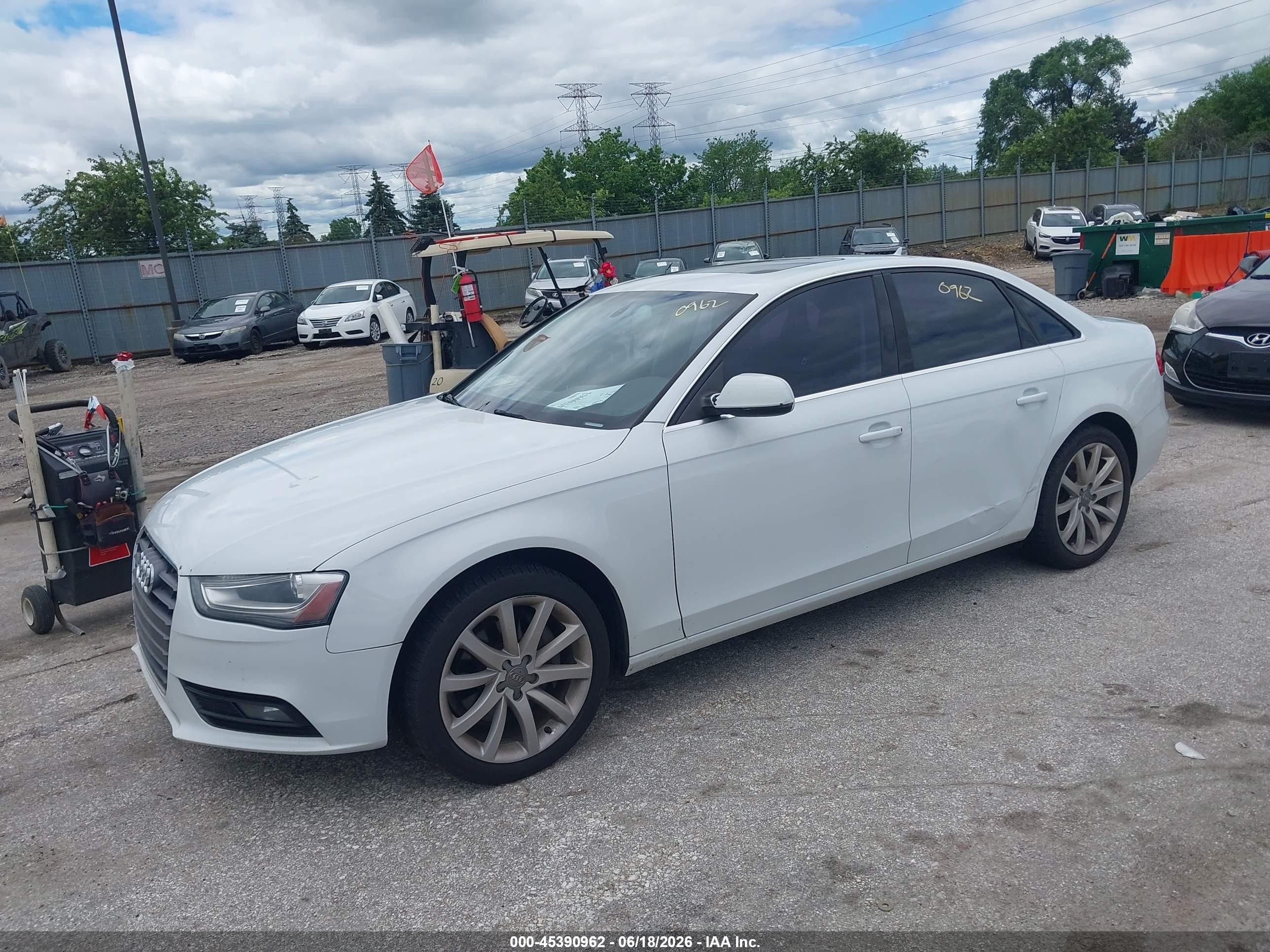 2013 Audi A4 2.0t Premium Белый vin: WAUFFAFL6DN047491