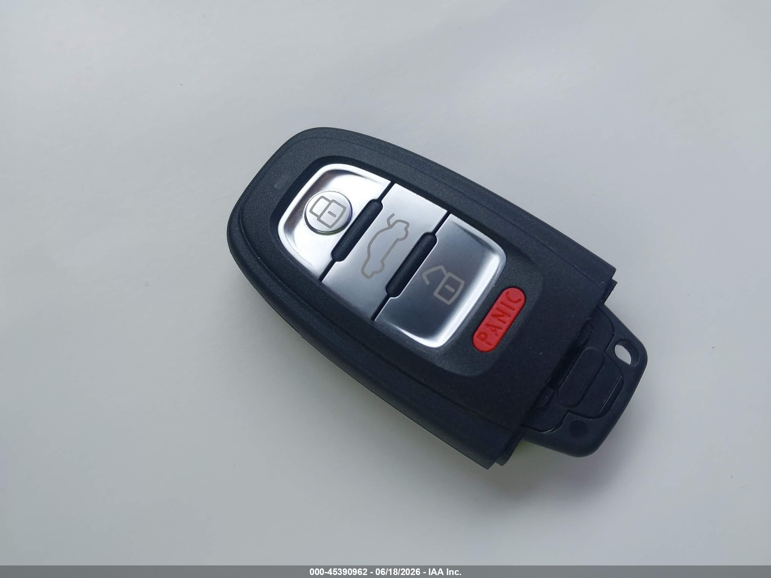 2013 Audi A4 2.0t Premium Белый vin: WAUFFAFL6DN047491