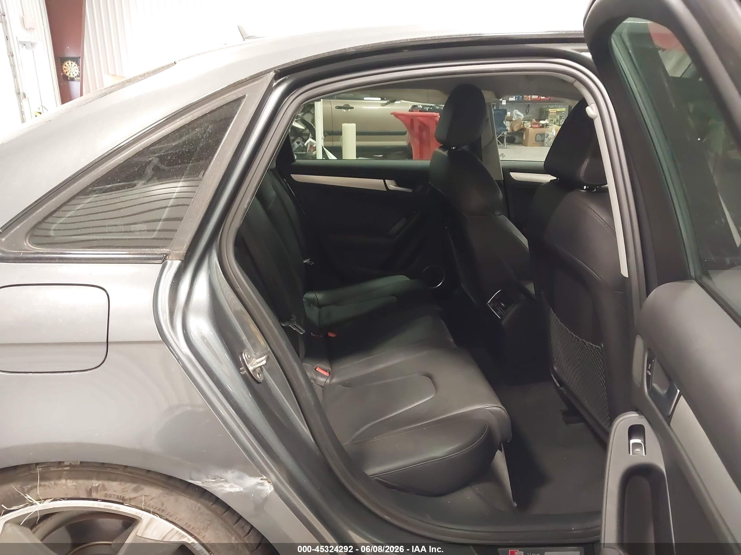 2014 Audi A4 2.0t Premium Серебряный vin: WAUFFAFL6EN037920