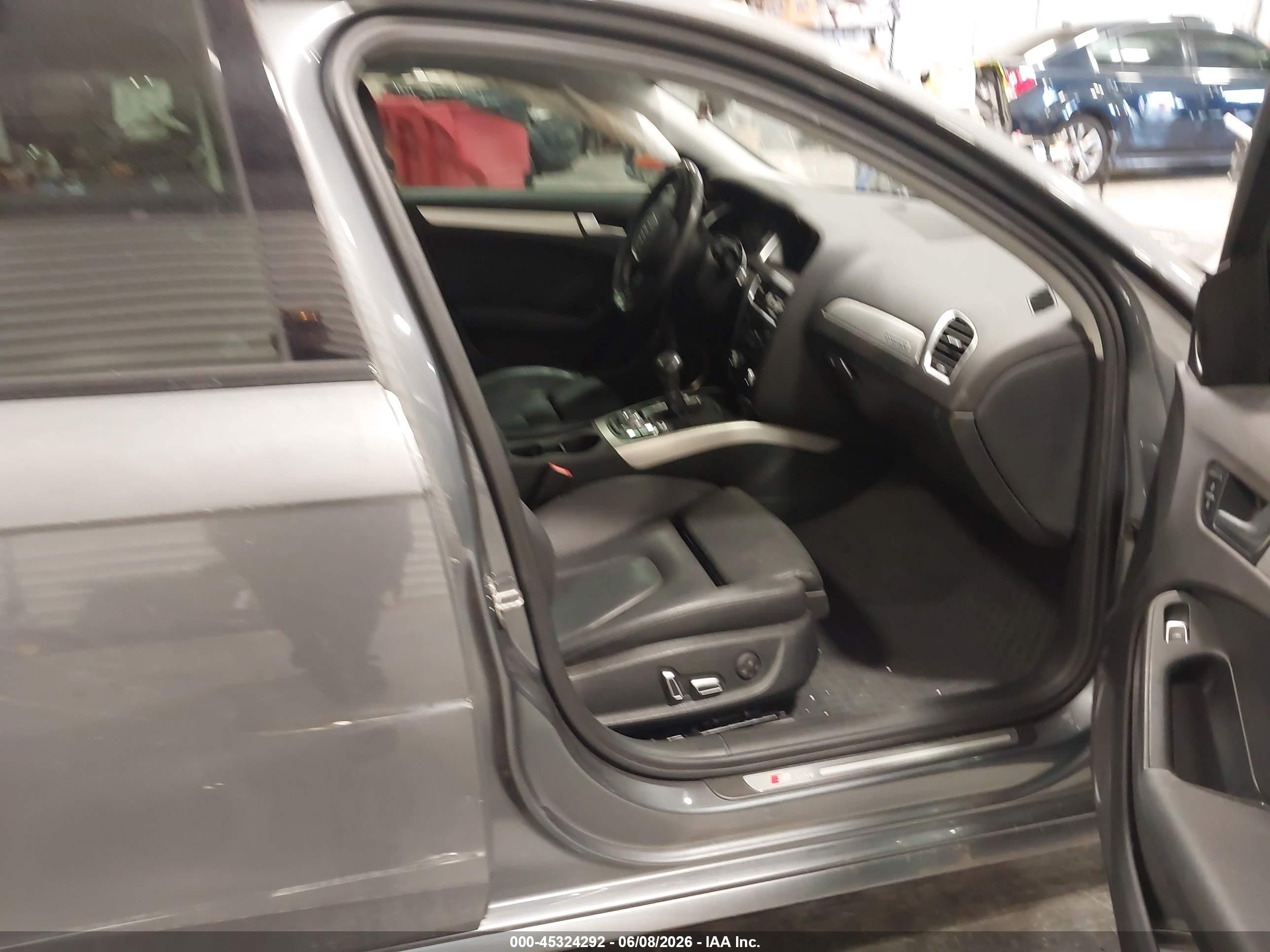 2014 Audi A4 2.0t Premium Серебряный vin: WAUFFAFL6EN037920