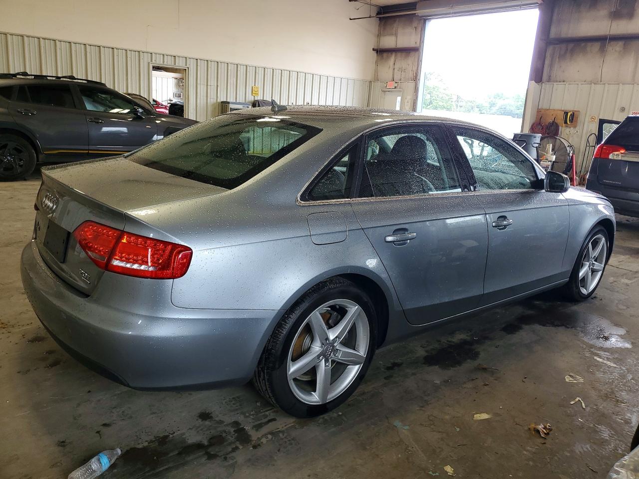 2011 Audi A4 Premium Plus Серебряный vin: WAUFFAFL7BN024038