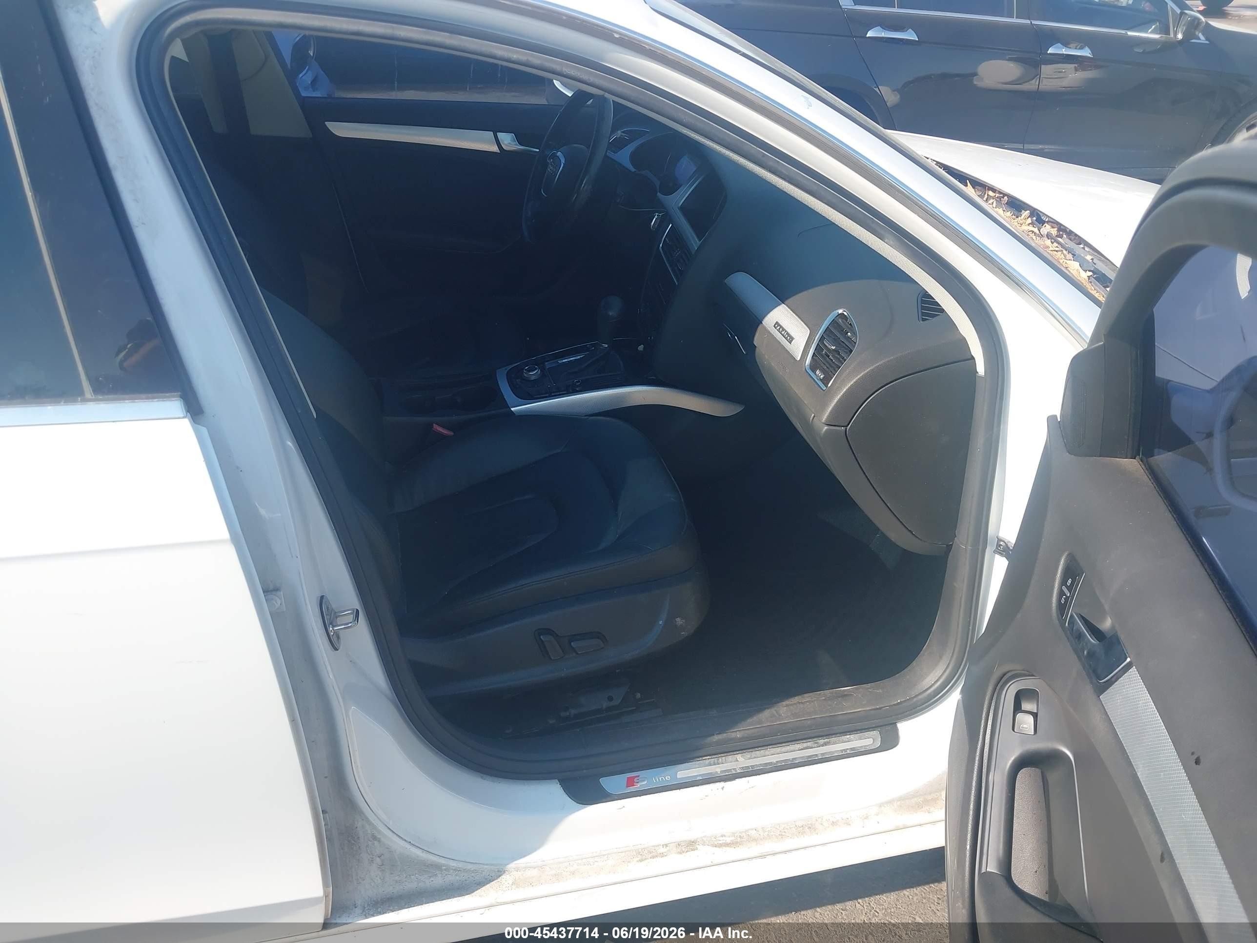 2012 Audi A4 2.0t Premium Plus Белый vin: WAUFFAFL7CN016135