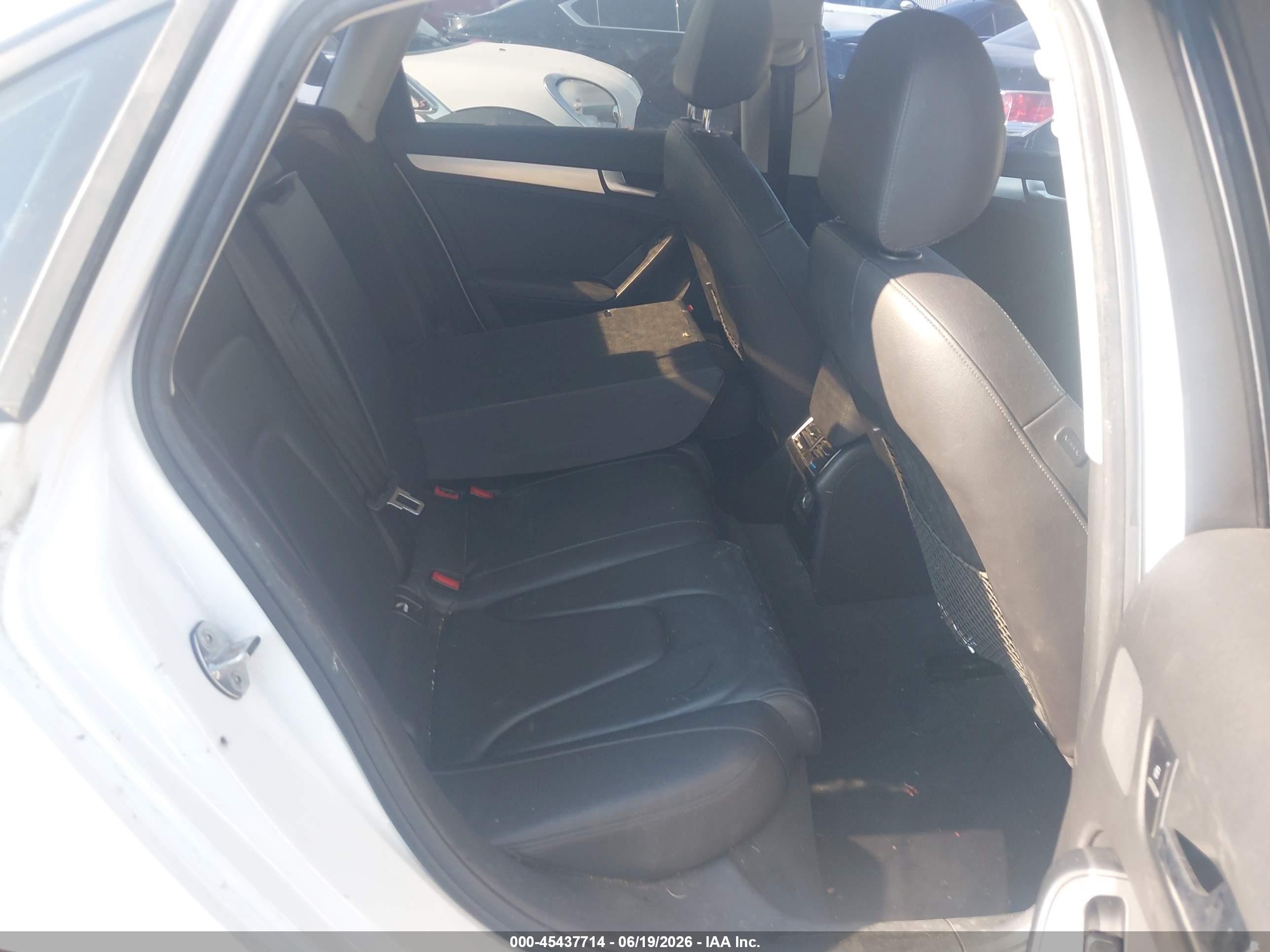 2012 Audi A4 2.0t Premium Plus Белый vin: WAUFFAFL7CN016135