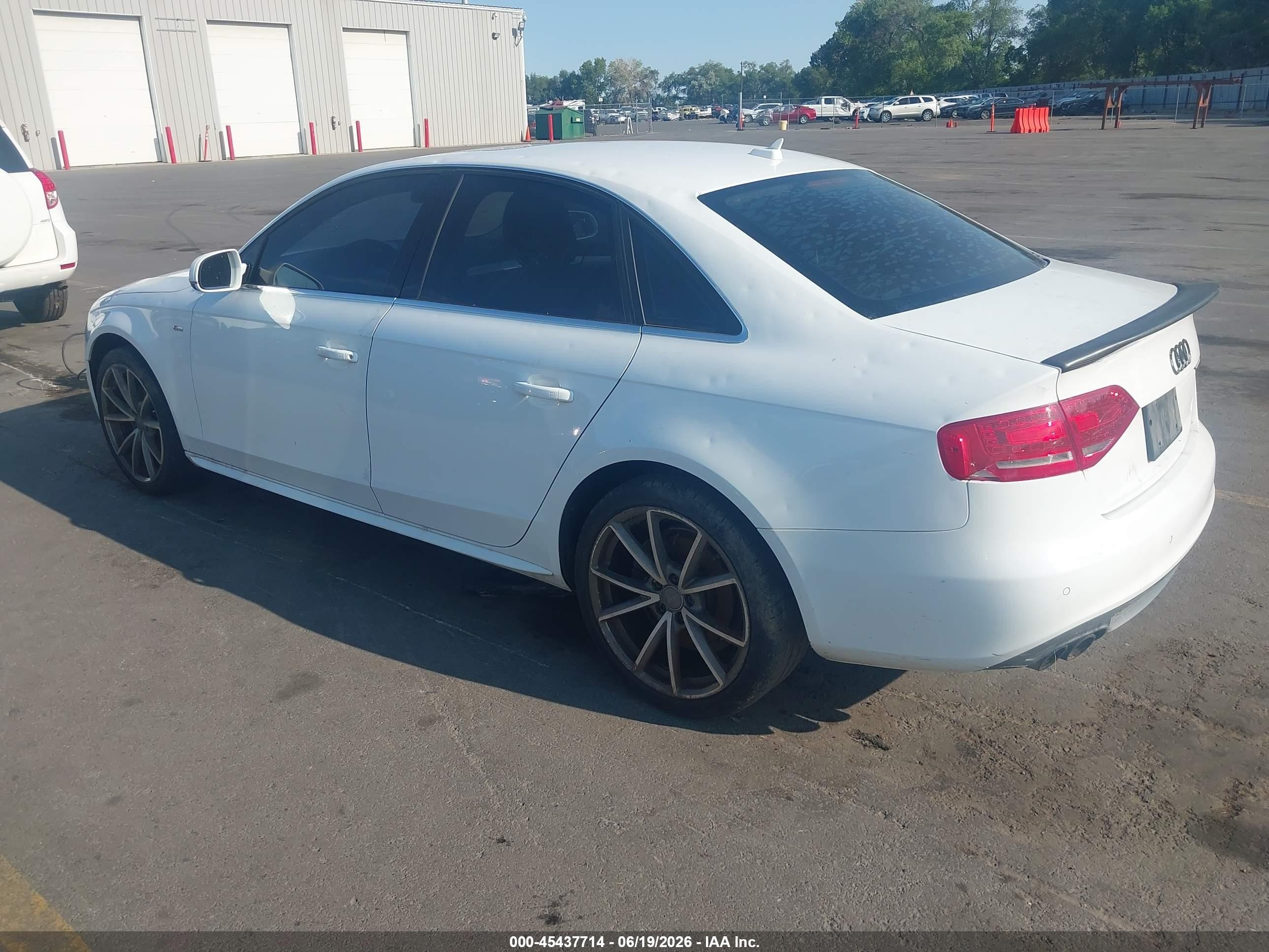 2012 Audi A4 2.0t Premium Plus Белый vin: WAUFFAFL7CN016135