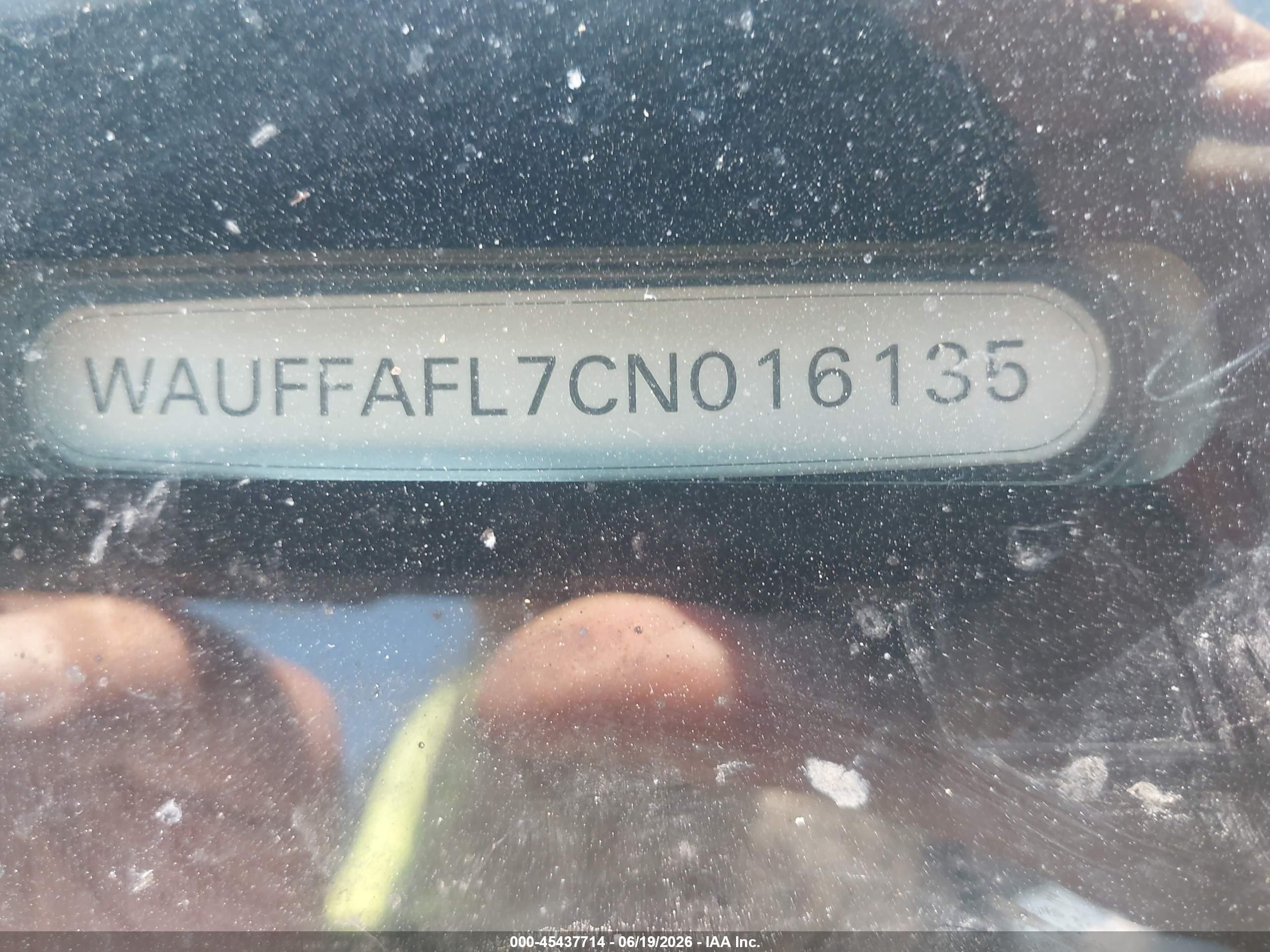 2012 Audi A4 2.0t Premium Plus Белый vin: WAUFFAFL7CN016135