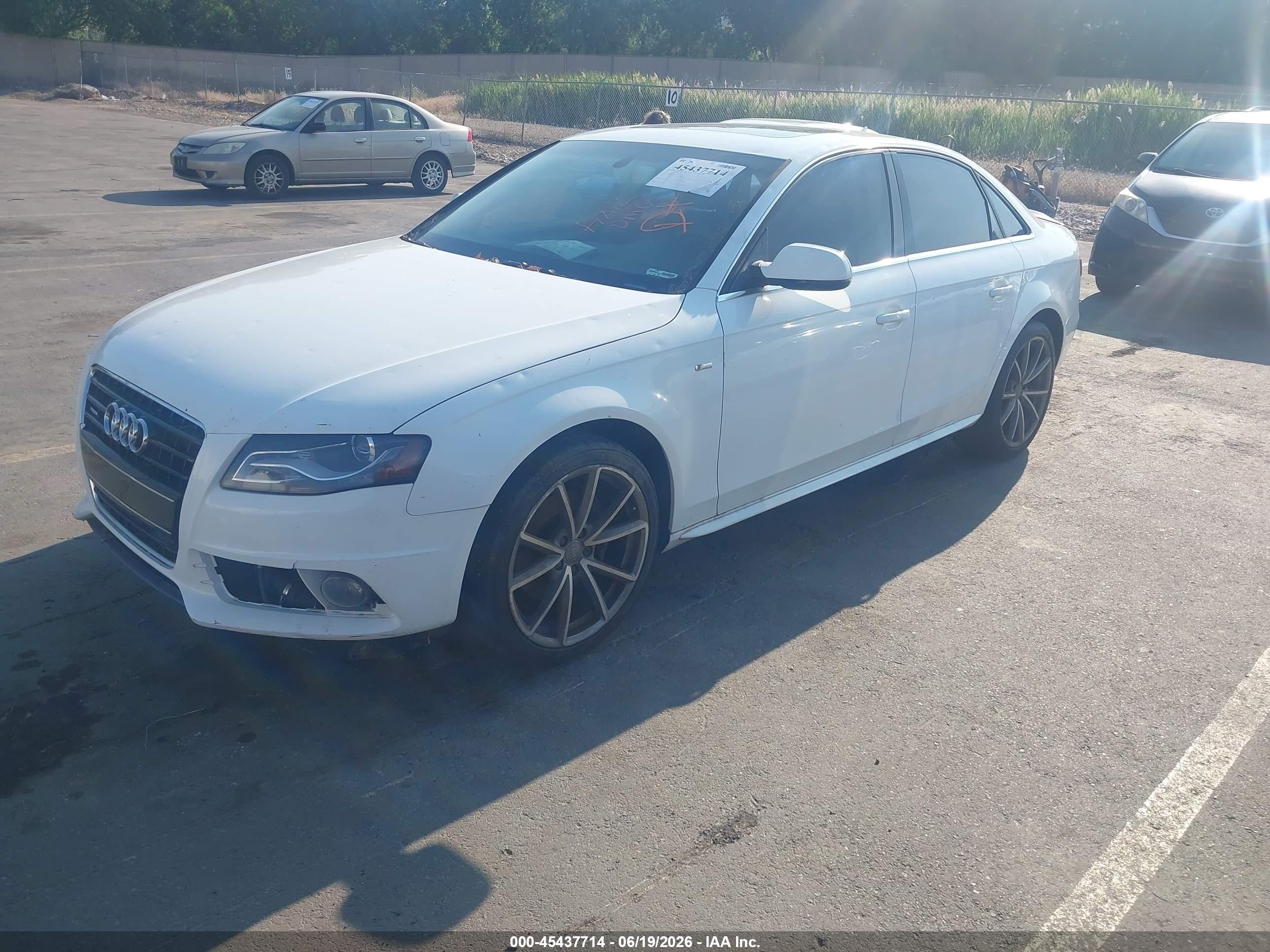 2012 Audi A4 2.0t Premium Plus Белый vin: WAUFFAFL7CN016135