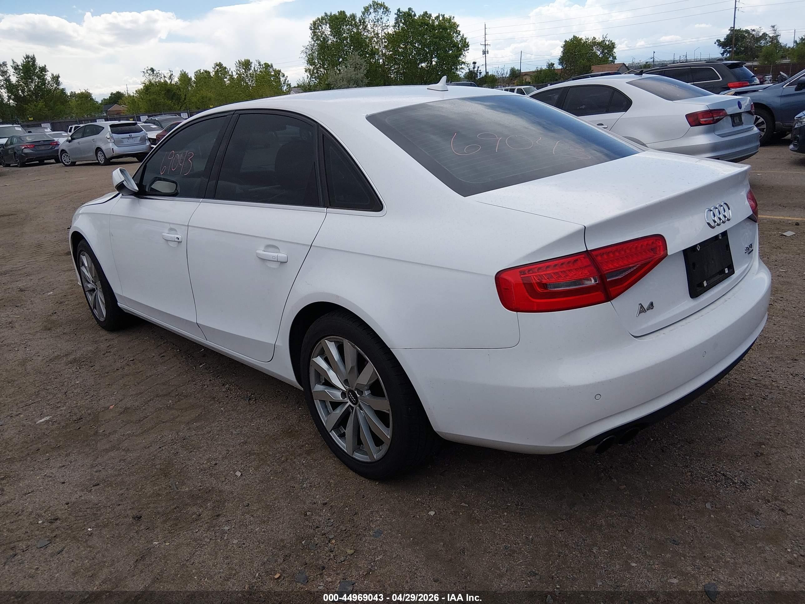 2013 Audi A4 2.0t Premium White vin: WAUFFAFL7DN024933