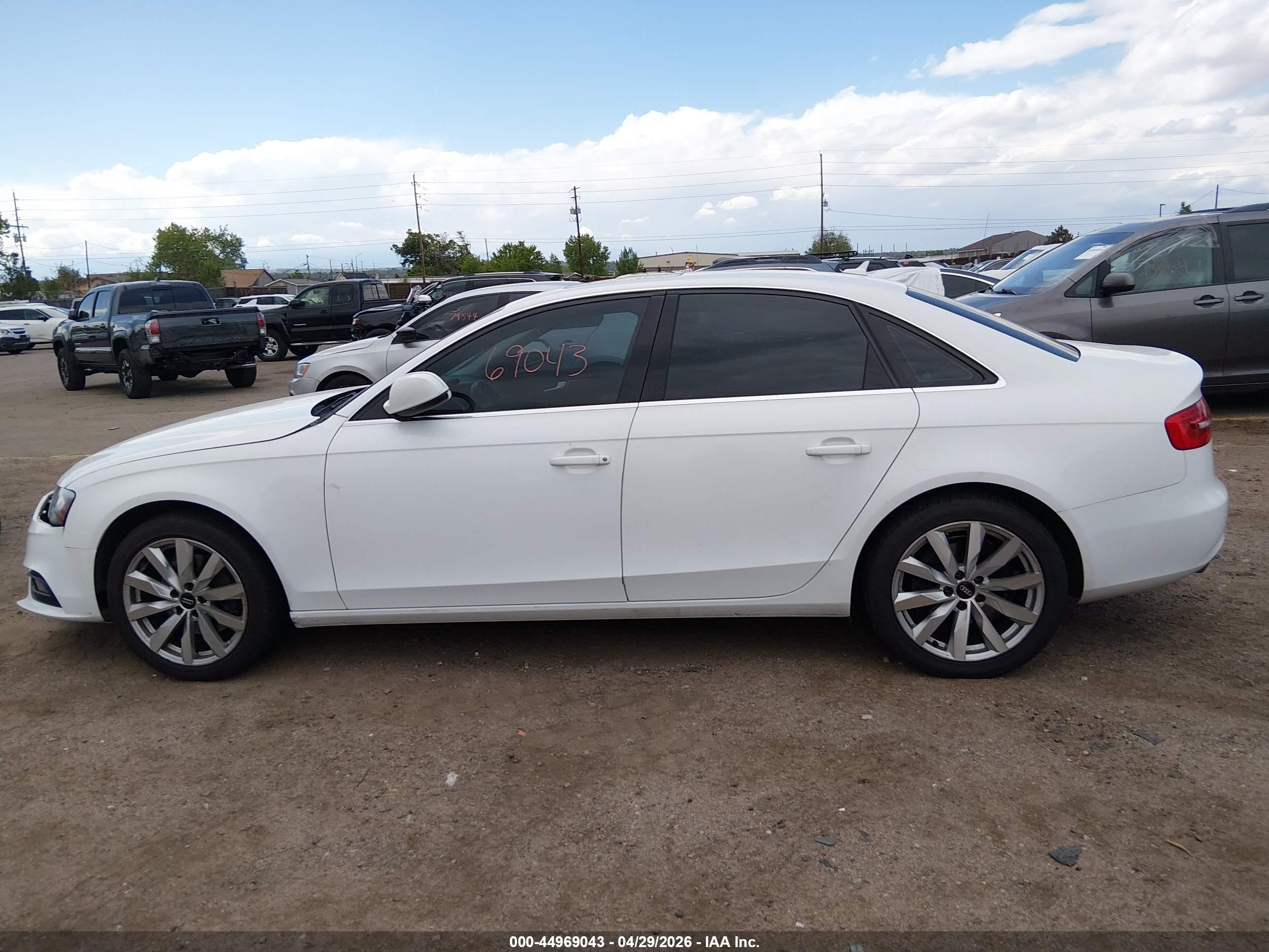 2013 Audi A4 2.0t Premium White vin: WAUFFAFL7DN024933