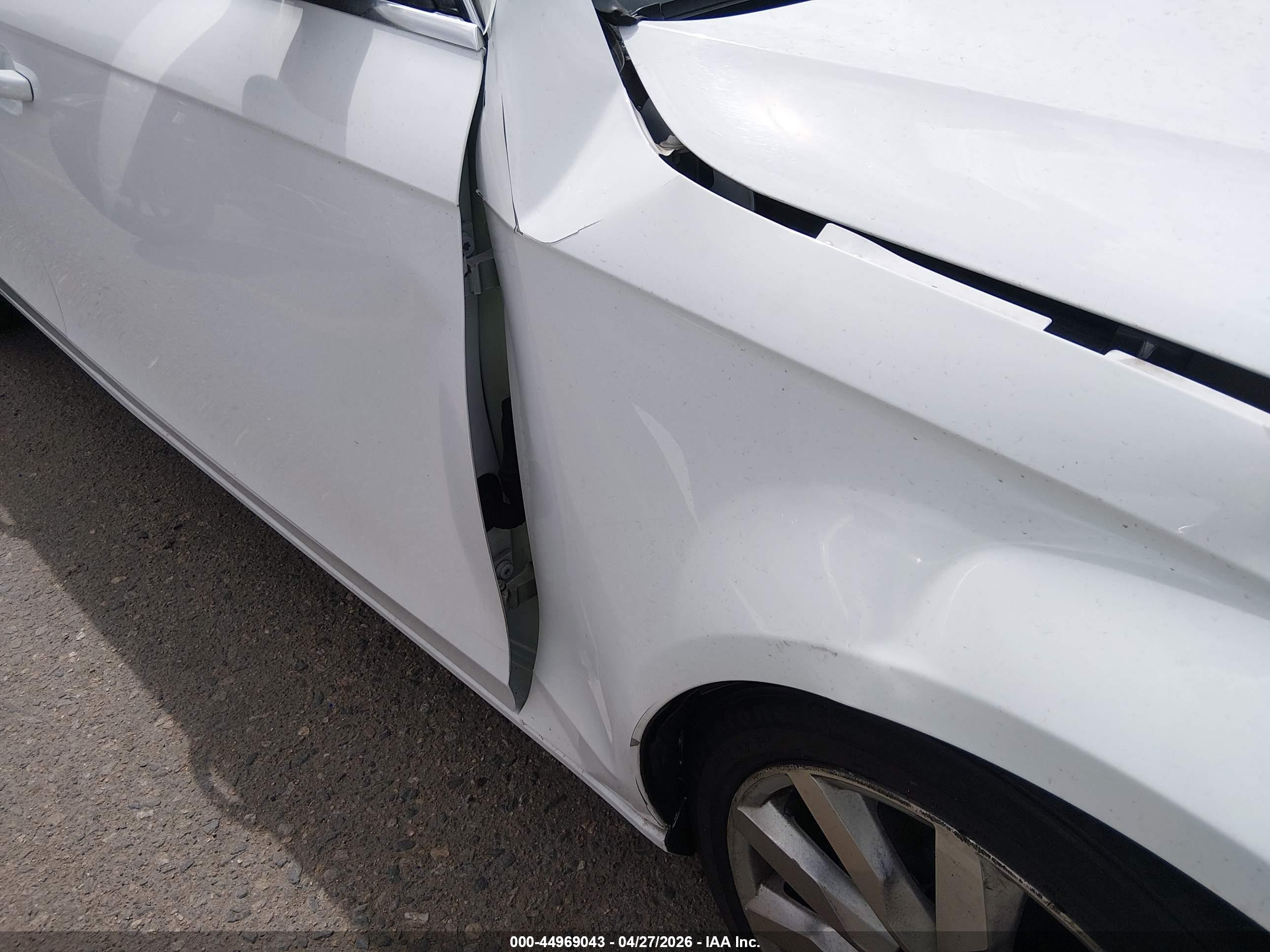 2013 Audi A4 2.0t Premium White vin: WAUFFAFL7DN024933