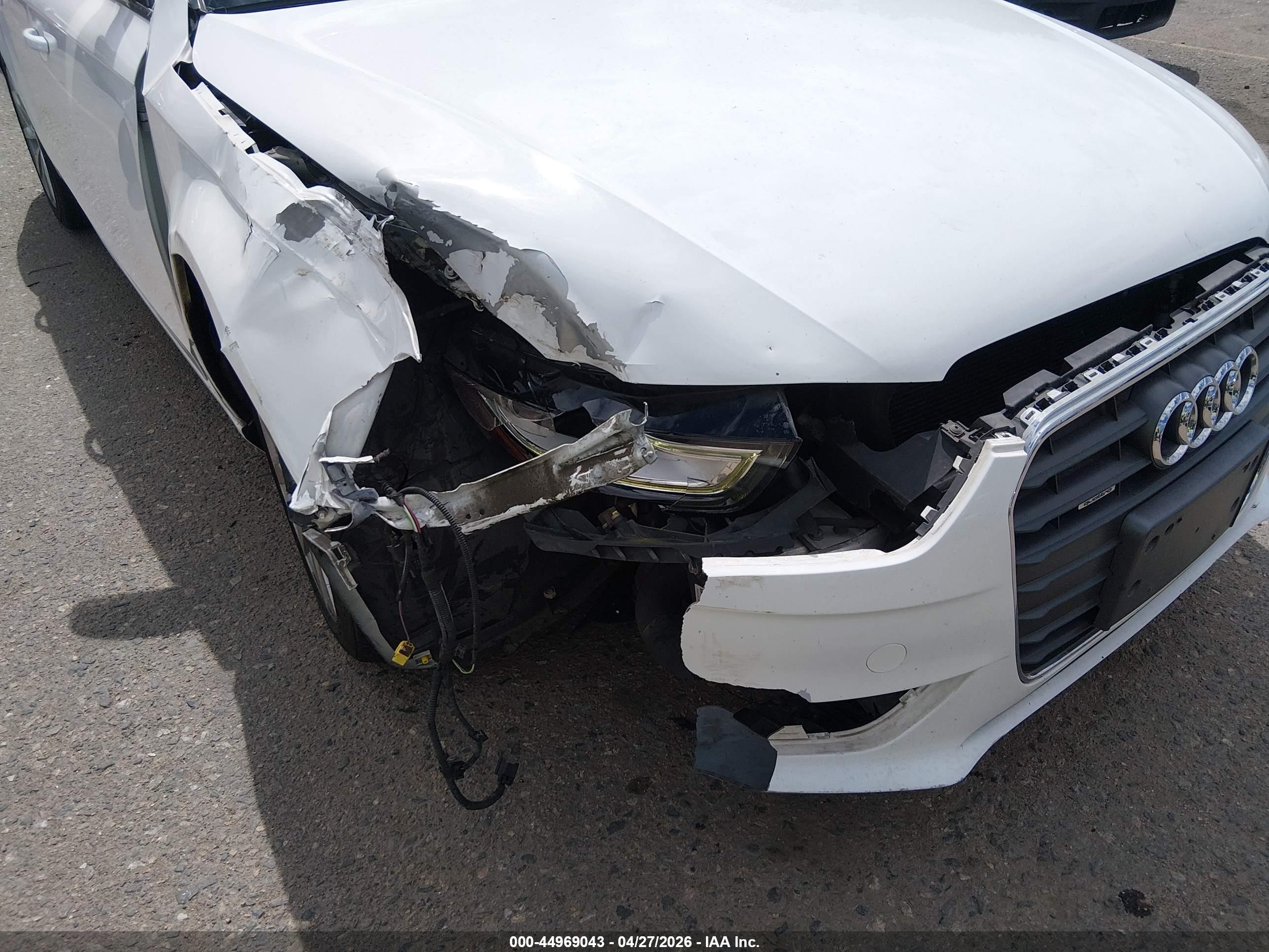 2013 Audi A4 2.0t Premium White vin: WAUFFAFL7DN024933