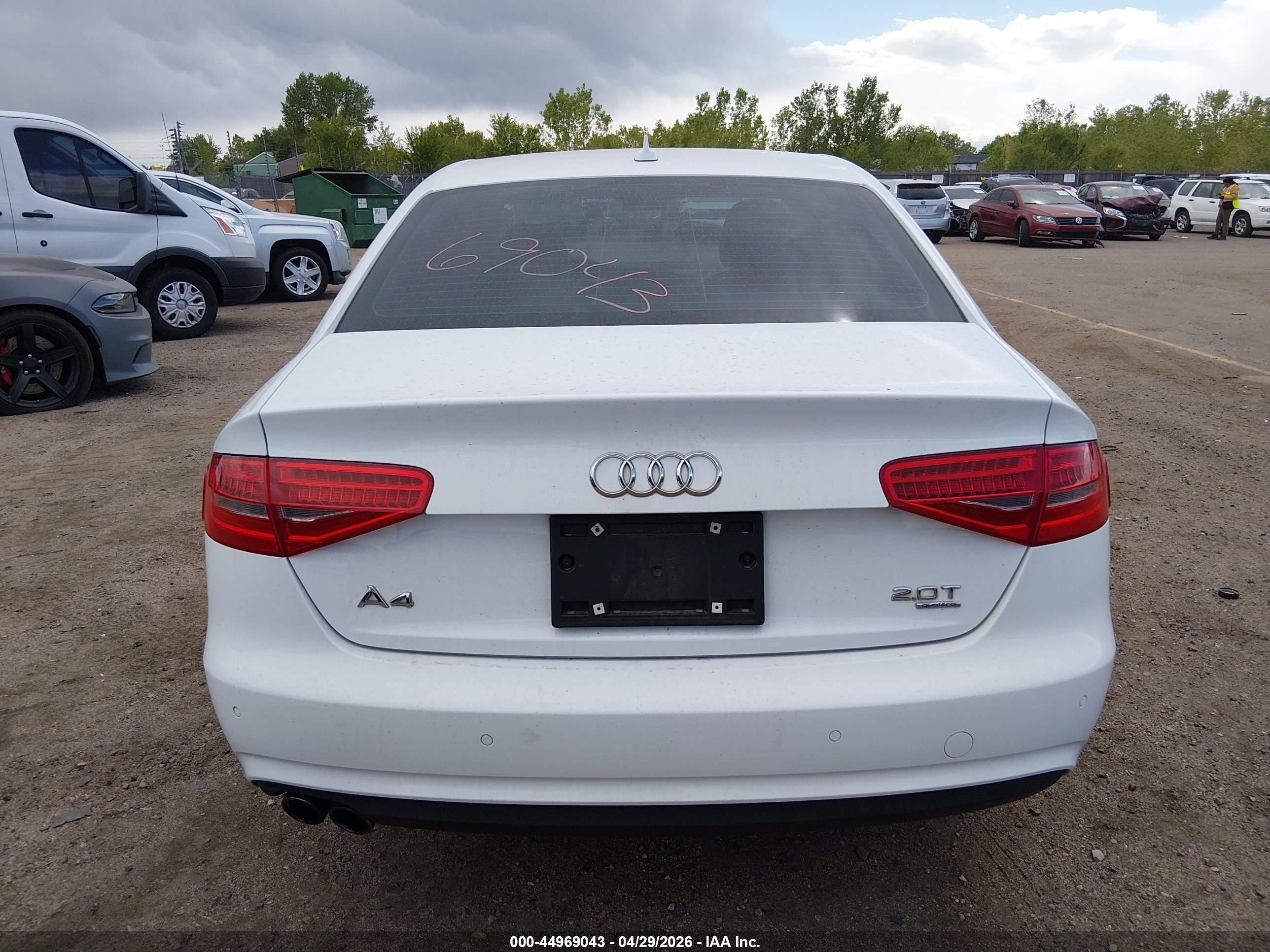 2013 Audi A4 2.0t Premium White vin: WAUFFAFL7DN024933